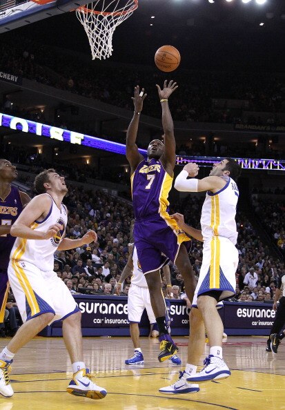 OAKLAND, CA - JANUARY 12: Lamar Odom #7 of the Los Angeles Lakers shoots the ball during their game against the Golden State Warriors at Oracle Arena on January 12, 2011 in Oakland, California. NOTE TO USER: User expressly acknowledges and agrees that, by