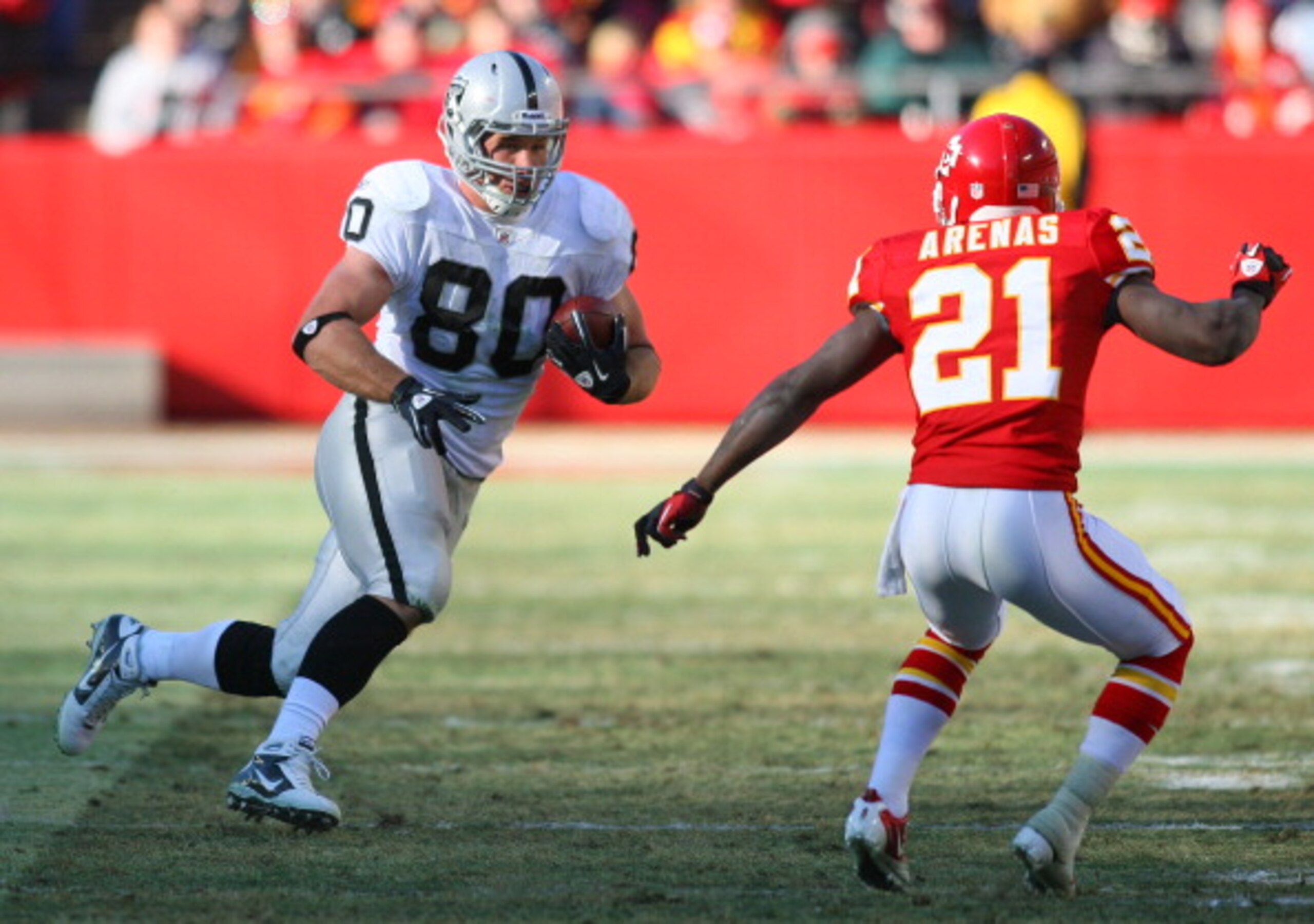 KANSAS CITY, MO - JANUARY 02: Tight end Zach Miller #80 of the Oakland Raiders runs down field while defended by cornerback Javier Arenas #21 of the Kansas City Chiefs in a game at Arrowhead Stadium on January 2, 2011 in Kansas City, Missouri. (Photo by KANSAS CITY, MO - JANUARY 02: Tight end Zach Miller #80 of the Oakland Raiders runs down field while defended by cornerback Javier Arenas #21 of the Kansas City Chiefs in a game at Arrowhead Stadium on January 2, 2011 in Kansas City, Missouri. (Photo by