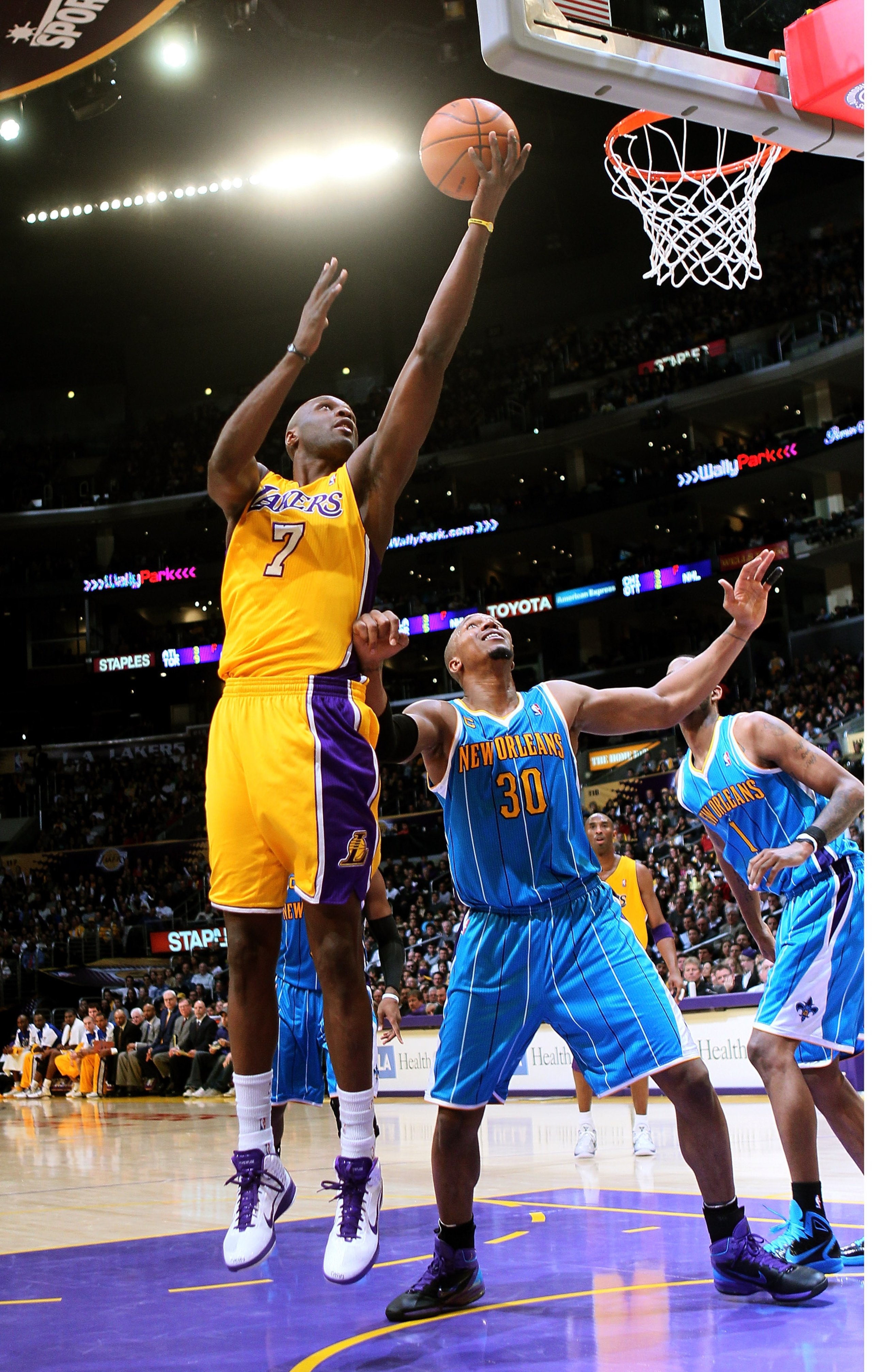 LOS ANGELES, CA - JANUARY 7:  Lamar Odom #7 of the Los Angeles Lakers shoots over David West #30 of the New Orleans Hornets at Staples Center on January 7, 2011 in Los Angeles, California.  The Lakers won 101-97.  NOTE TO USER: User expressly acknowledges