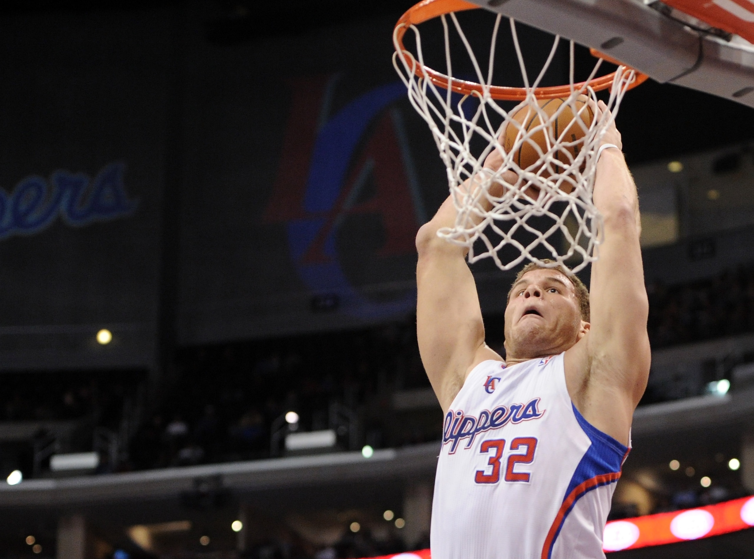 LOS ANGELES, CA - DECEMBER 01:  Blake Griffin #32 of the Los Angeles Clippers dunks against the San Antonio Spurs during a 90-85 Clipper win at the Staples Center on December 1, 2010 in Los Angeles, California.  NOTE TO USER: User expressly acknowledges a