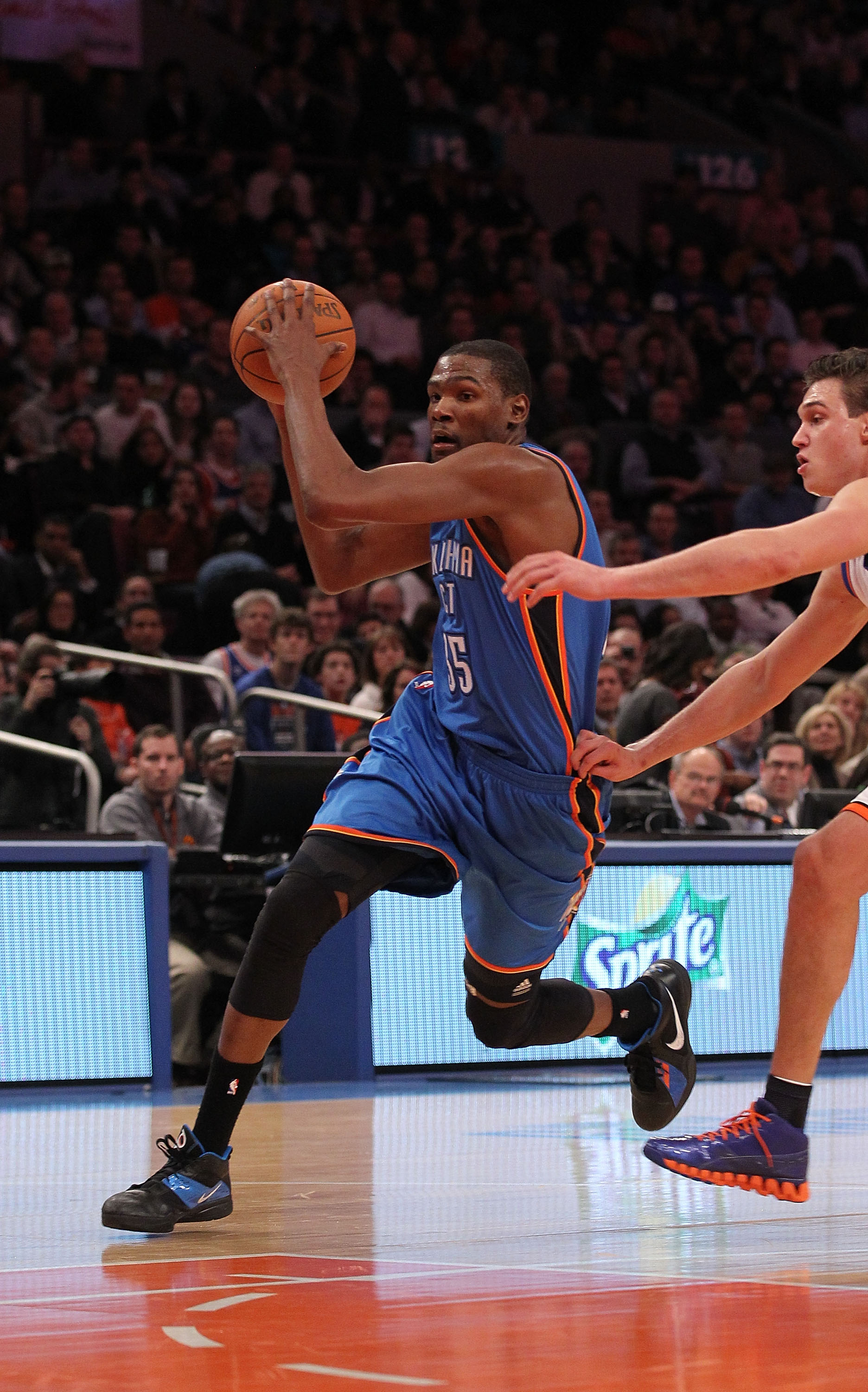 NEW YORK - DECEMBER 22:  Kevin Durant #35 of the Oklahoma City Thunder in action against the New York Knicks at Madison Square Garden on December 22, 2010 in New York, New York.   NOTE TO USER: User expressly acknowledges and agrees that, by downloading a