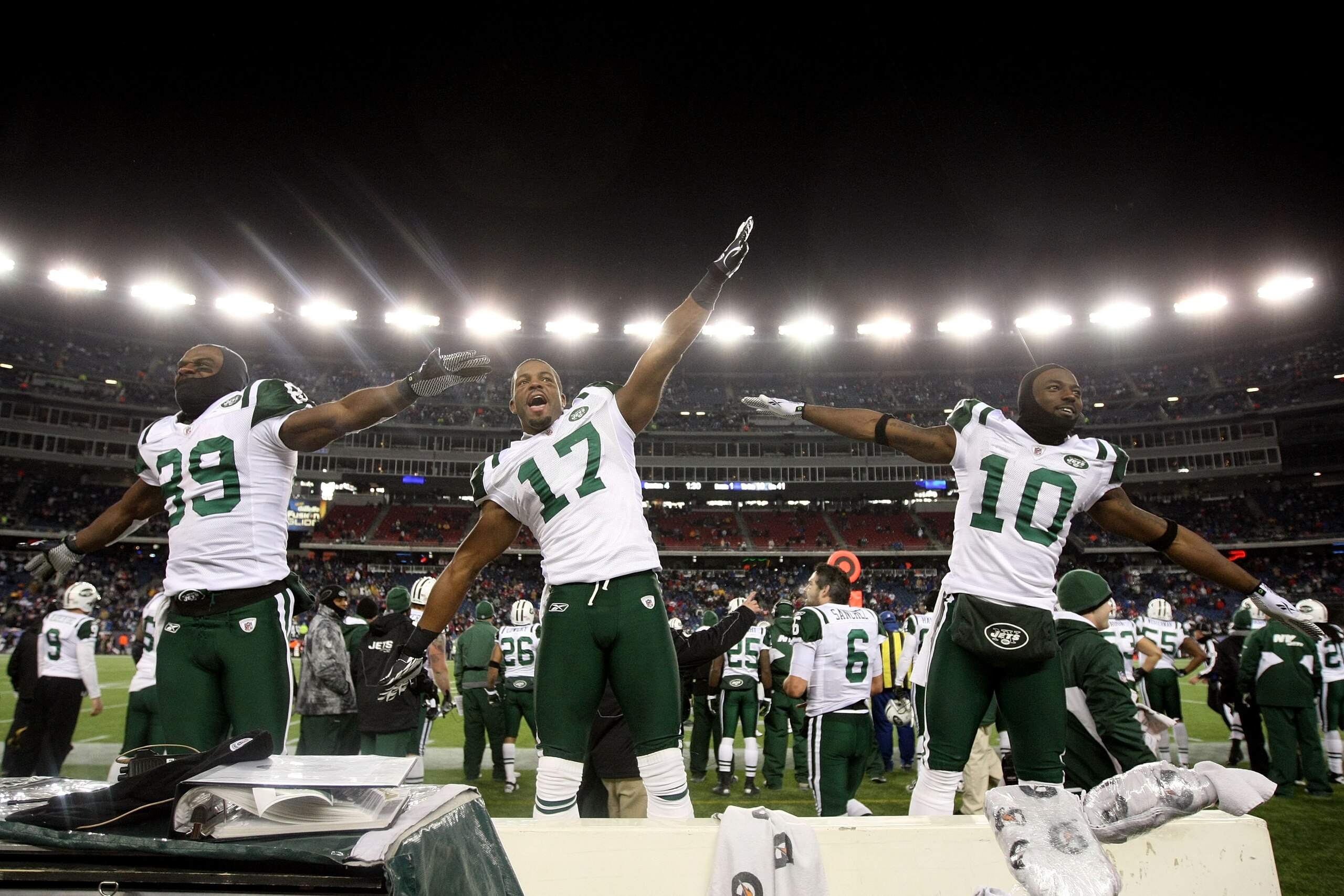FOXBORO, MA - JANUARY 16: Jerricho Cotchery #89, Braylon Edwards #17 and Santonio Holmes #10 of the New York Jets celebrate their 28 to 21 victory over the New England Patriots during their 2011 AFC divisional playoff game at Gillette Stadium on January FOXBORO, MA - JANUARY 16: Jerricho Cotchery #89, Braylon Edwards #17 and Santonio Holmes #10 of the New York Jets celebrate their 28 to 21 victory over the New England Patriots during their 2011 AFC divisional playoff game at Gillette Stadium on January