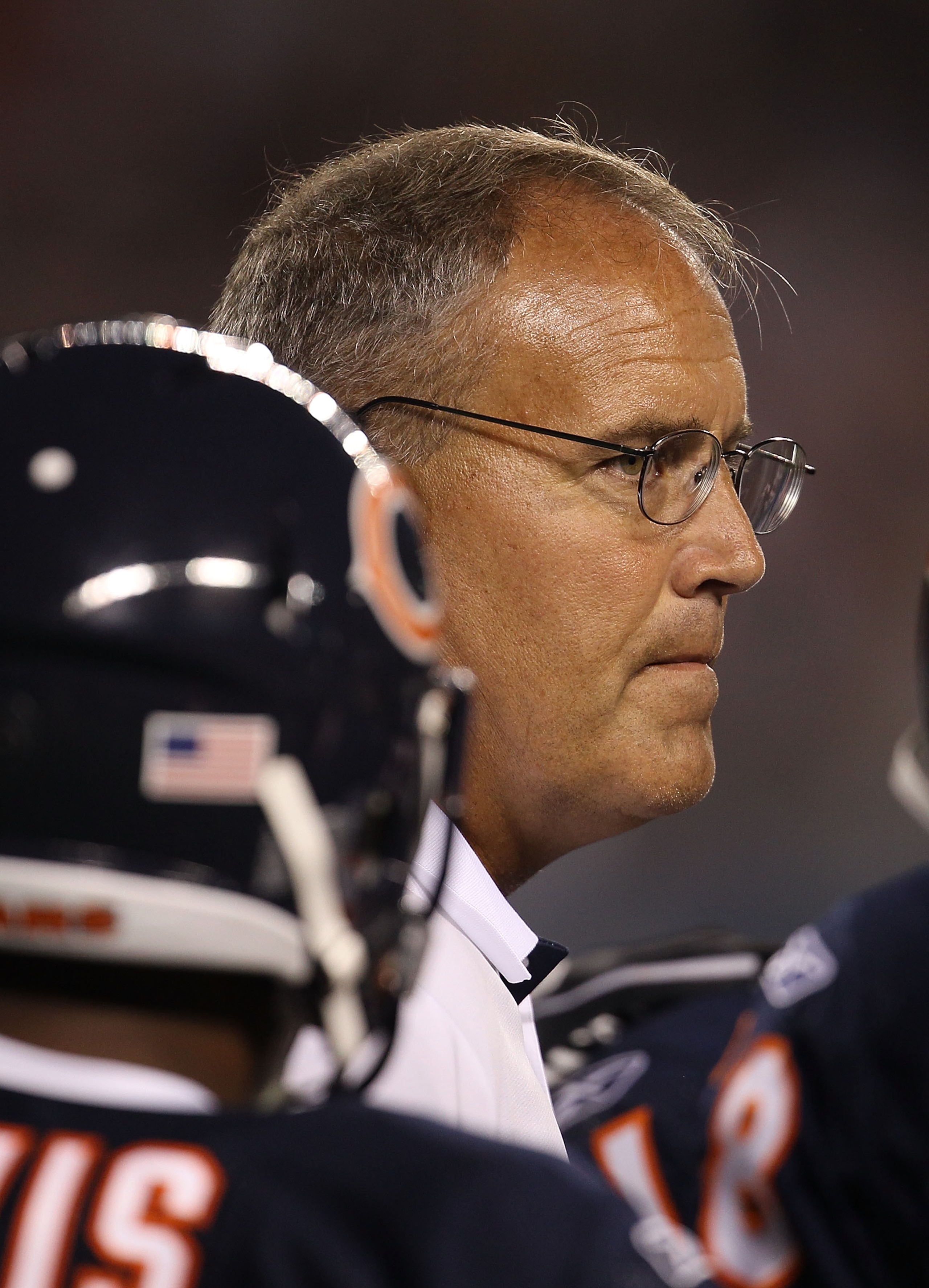 CHICAGO - AUGUST 21: Special teams coordinator Dave Toub of the Chicago Bears gives instructions to players during a preseason game against the Oakland Raiders at Soldier Field on August 21, 2010 in Chicago, Illinois. The Radiers defeated the Bears 32-17.