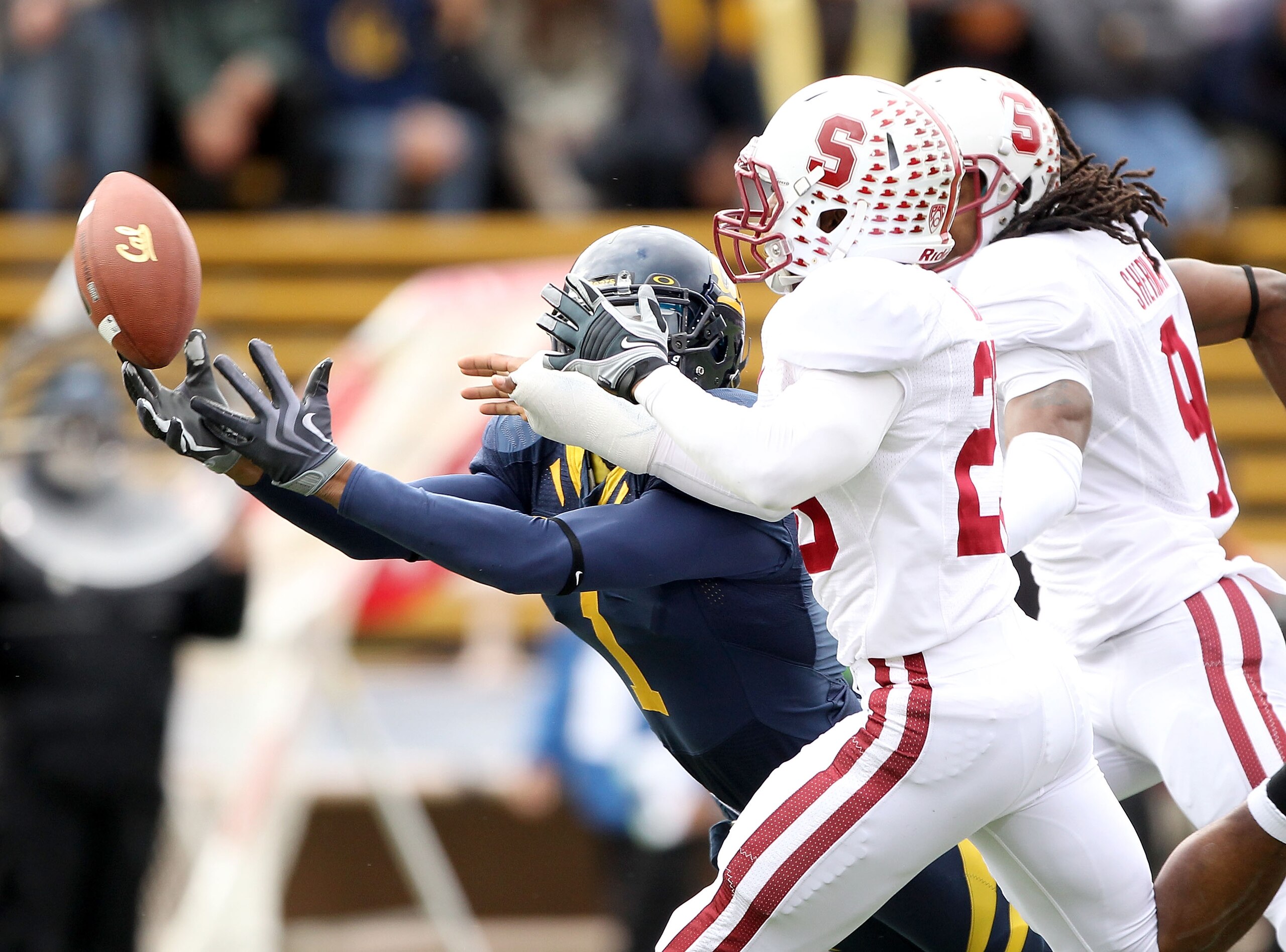 BERKELEY, CA - NOVEMBER 20:  Marvin Jones #1 of the California Golden Bears unsuccessfully dives for the ball during their game against the Stanford Cardinal at California Memorial Stadium on November 20, 2010 in Berkeley, California.  (Photo by Ezra Shaw