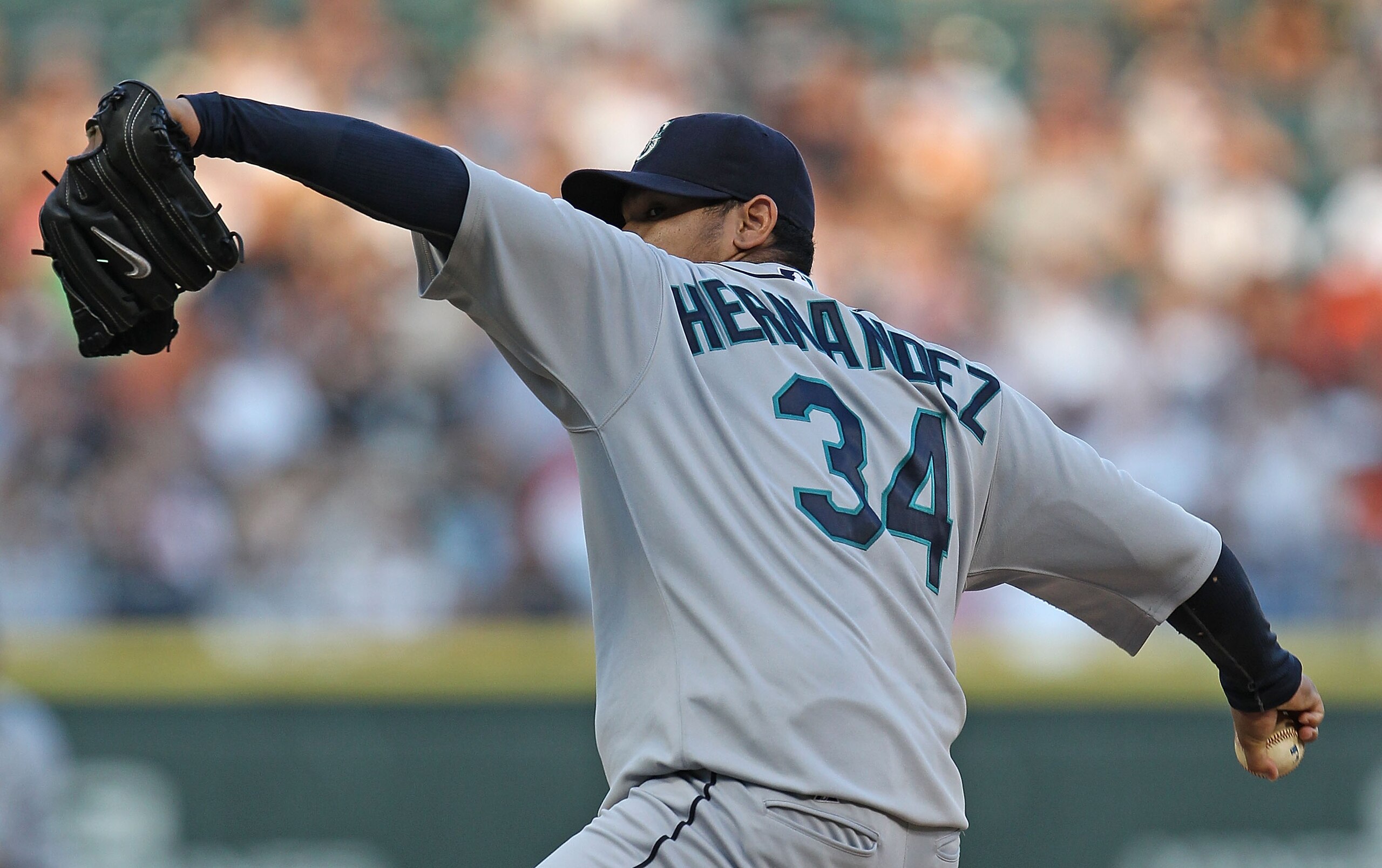 CHICAGO - JULY 26: Starting pitcher Felix Hernandez #34 of the Seattle Mariners delivers the ball against the Chicago White Sox at U.S. Cellular Field on July 26, 2010 in Chicago, Illinois. The White Sox defeated the Mariners 6-1. (Photo by Jonathan Danie