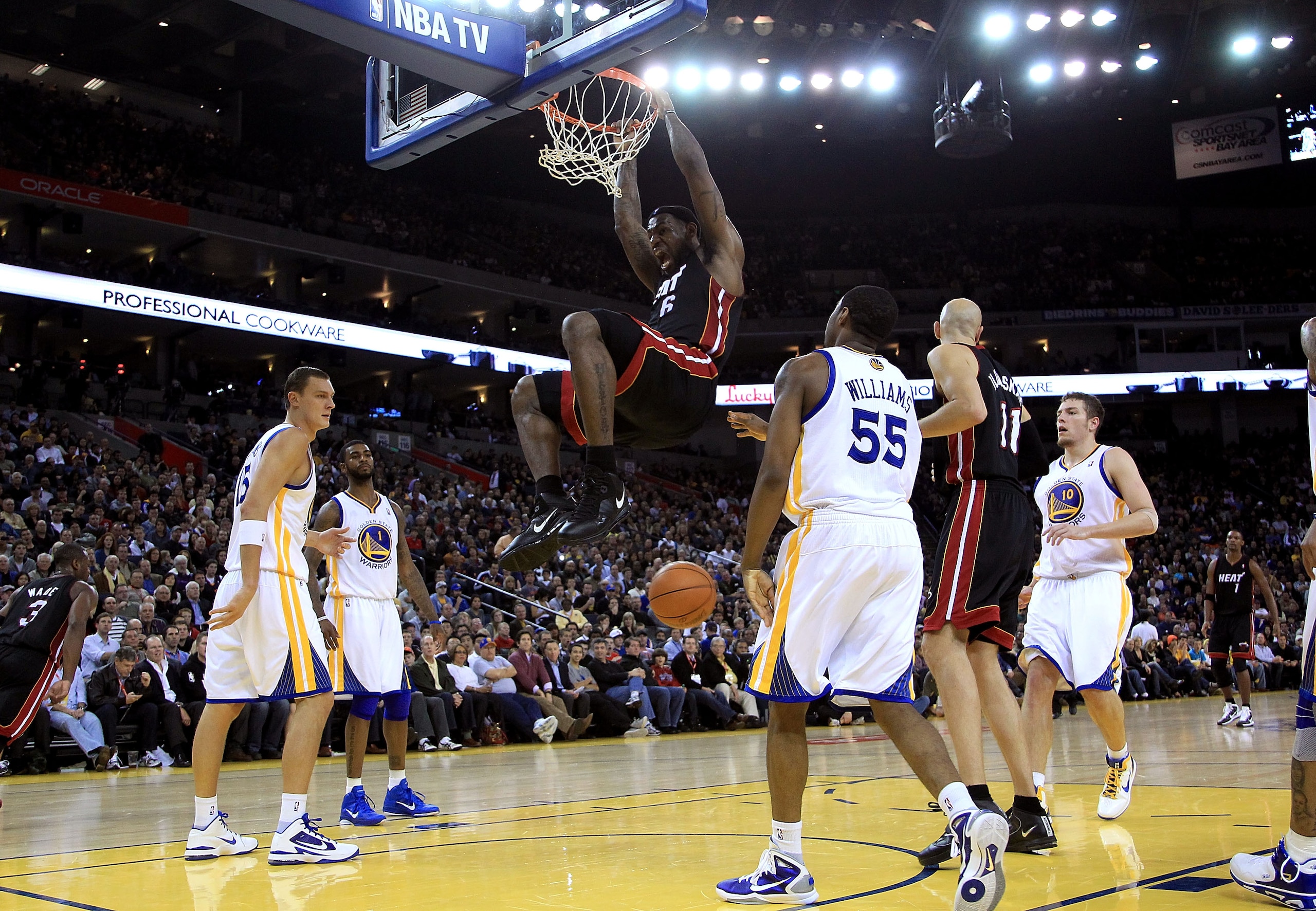 OAKLAND, CA - DECEMBER 10:  Lebron James #6 of the Miami Heat dunks the ball against the Golden State Warriors at Oracle Arena on December 10, 2010 in Oakland, California. NOTE TO USER: User expressly acknowledges and agrees that, by downloading and or us