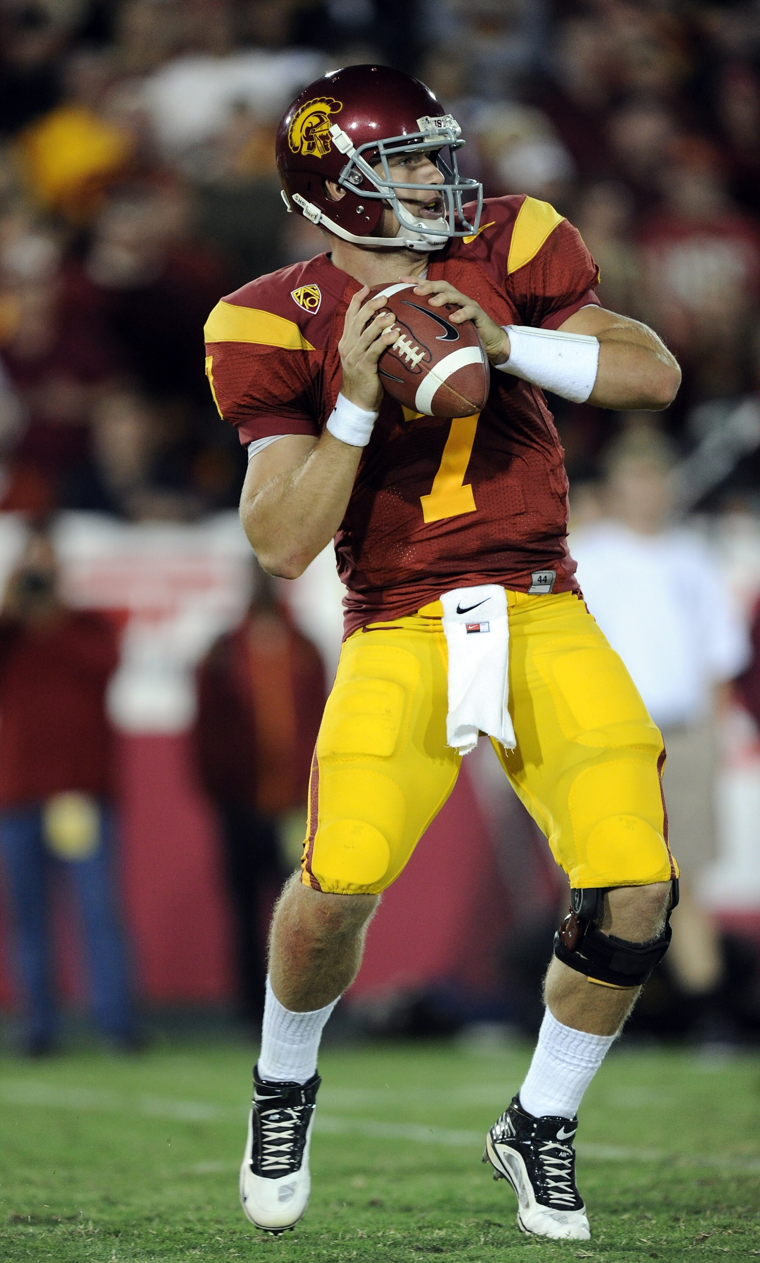 LOS ANGELES, CA - OCTOBER 30:  Matt Barkley #7 of the USC Trojans passes against the Oregon Ducks at Los Angeles Memorial Coliseum on October 30, 2010 in Los Angeles, California.  (Photo by Harry How/Getty Images)