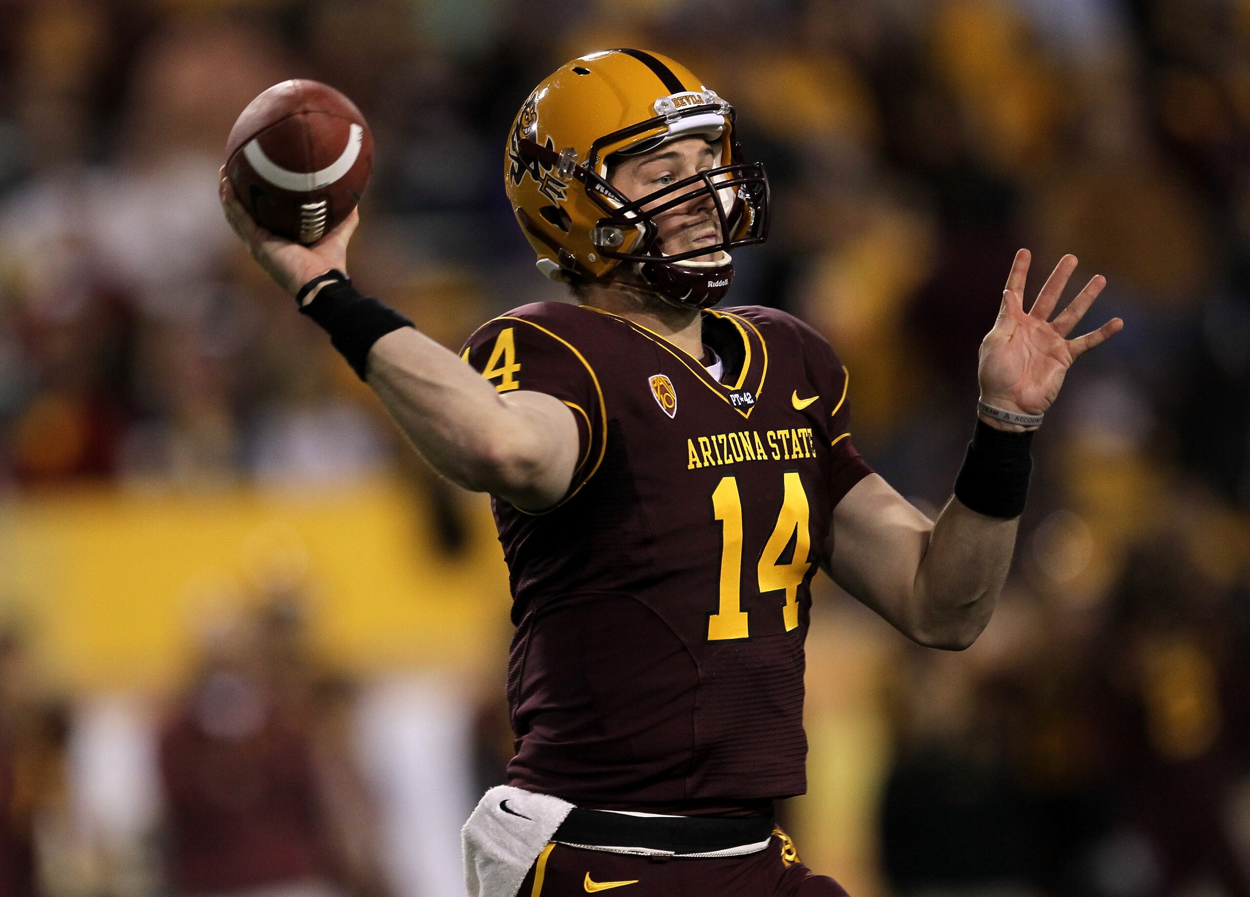 TEMPE, AZ - NOVEMBER 13:  Quarterback Steven Threet #14 of the Arizona State Sun Devils throws a pass against the Stanford Cardinal at Sun Devil Stadium on November 13, 2010 in Tempe, Arizona. (Photo by Stephen Dunn/Getty Images)