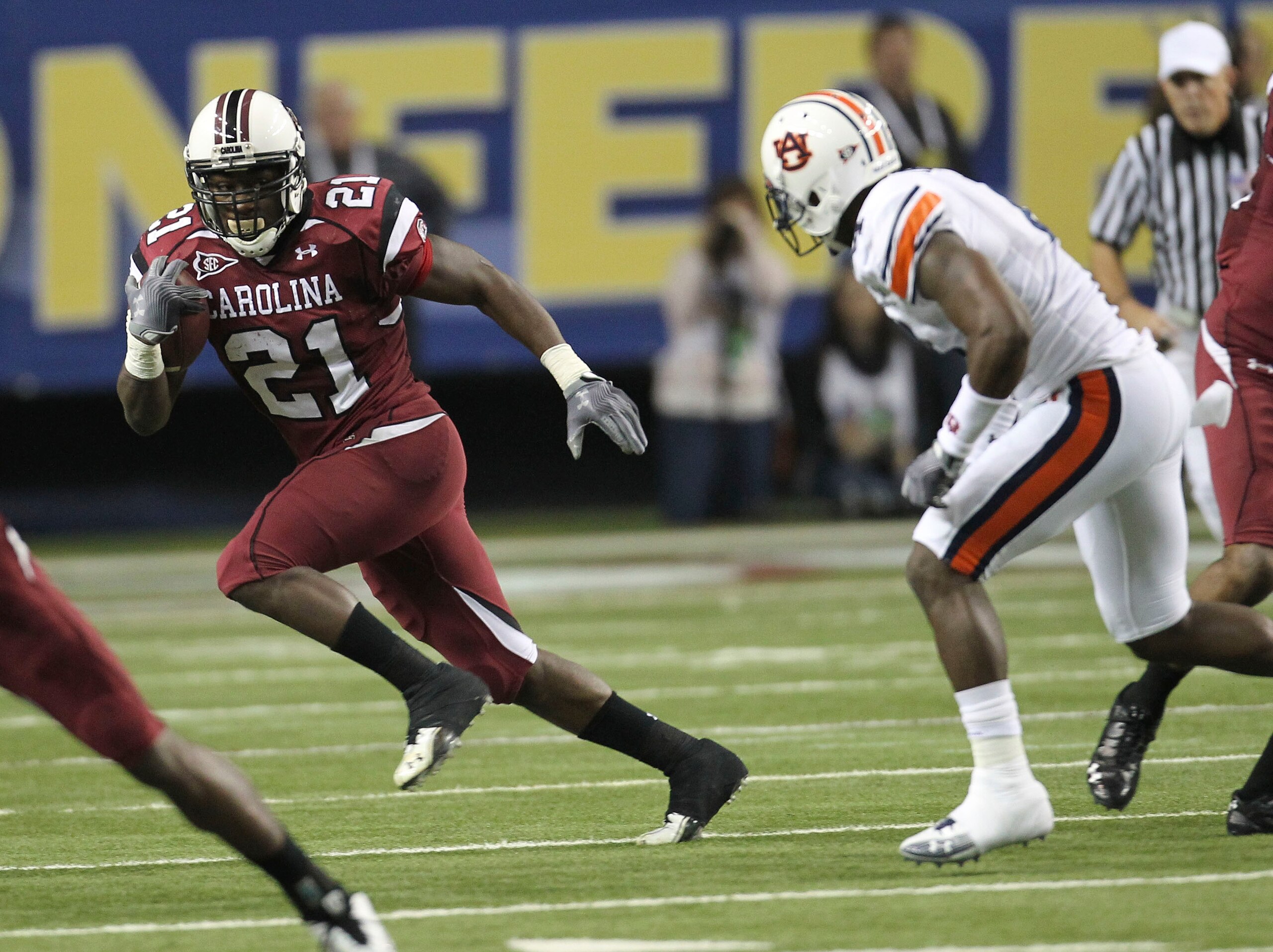 ATLANTA - DECEMBER 04:  Running back Marcus Lattimore #21 of the South Carolina Gamecocks runs with the ball during the 2010 SEC Championship against the Auburn Tigers at Georgia Dome on December 4, 2010 in Atlanta, Georgia.  (Photo by Mike Zarrilli/Getty