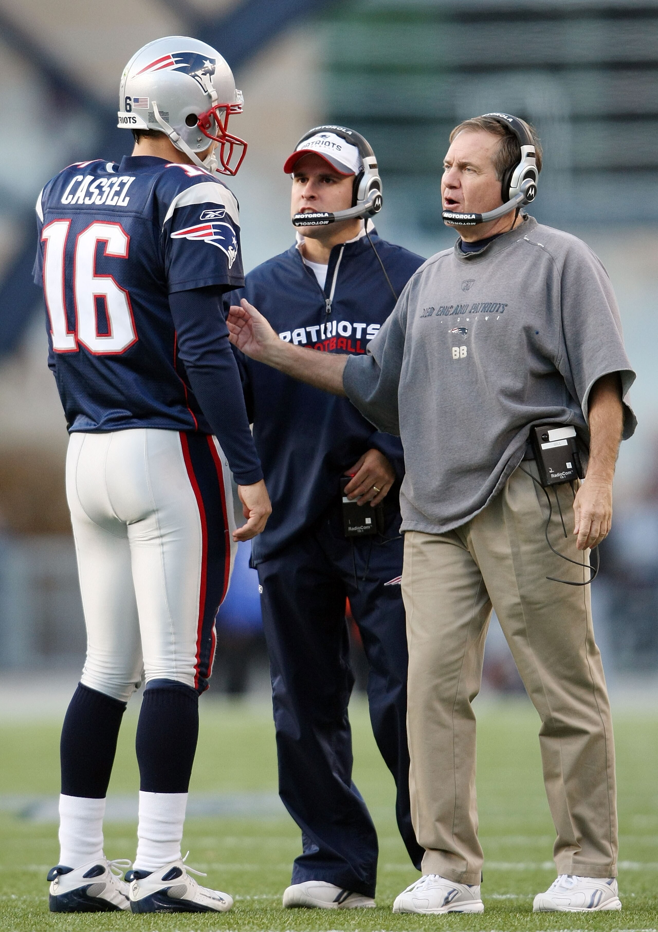 FOXBORO, MA - NOVEMBER 09:  Head coach Bill Belichick and offensive coordinator Josh McDaniels talks with Matt Cassel #16 of the New England Patriots during a time out in the fourth quarter against the Buffalo Bills on November 9, 2008 at Gillette Stadium