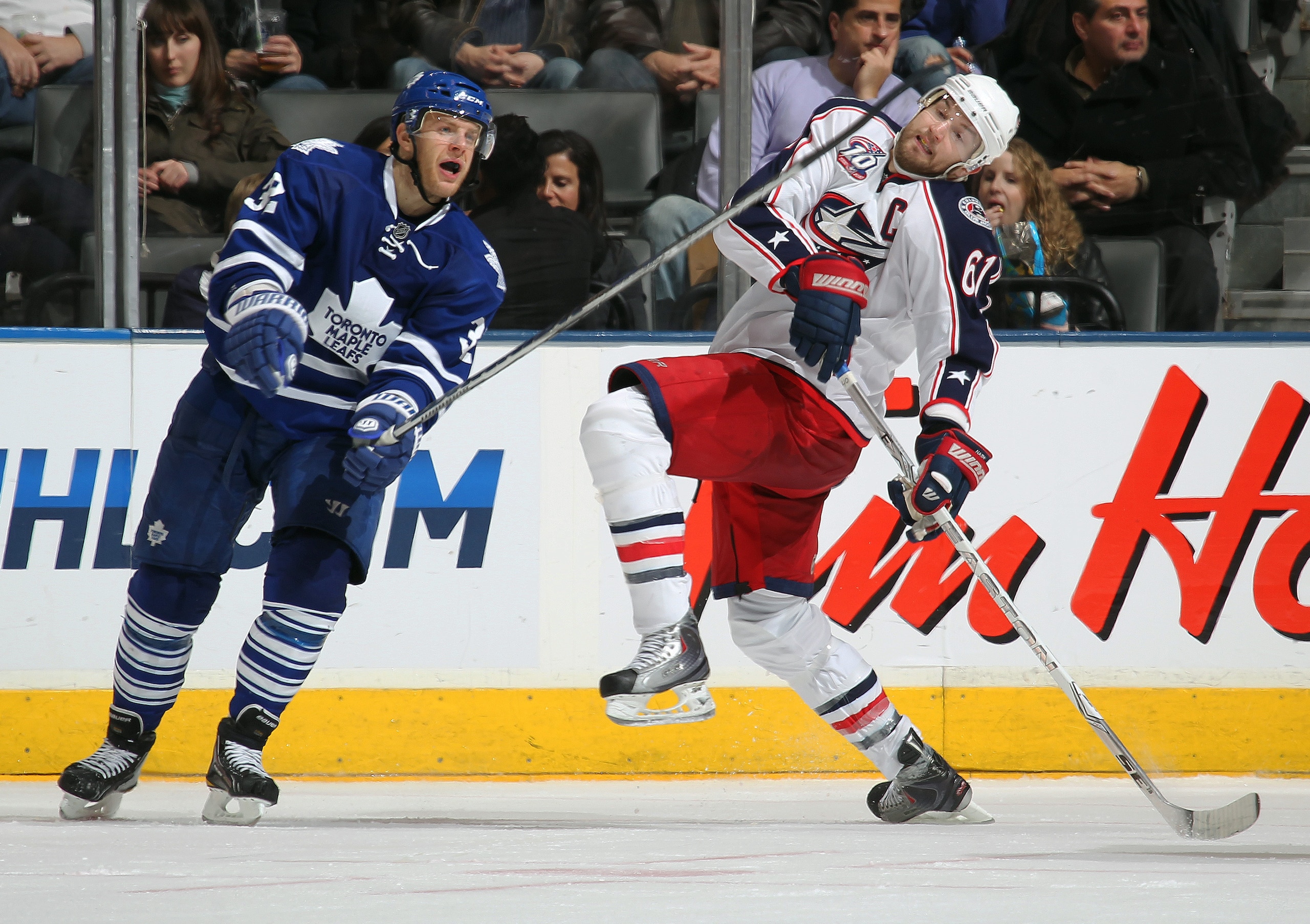 TORONTO, CANADA - DECEMBER 30: Rick Nash #61 of the Columbus Blue Jackets takes an errant stick to the head from Kris Versteeg #32 of the Toronto Maple Leafs in a game on December 30, 2010 at the Air Canada Centre in Toronto, Canada. The Blue Jackets def TORONTO, CANADA - DECEMBER 30: Rick Nash #61 of the Columbus Blue Jackets takes an errant stick to the head from Kris Versteeg #32 of the Toronto Maple Leafs in a game on December 30, 2010 at the Air Canada Centre in Toronto, Canada. The Blue Jackets def