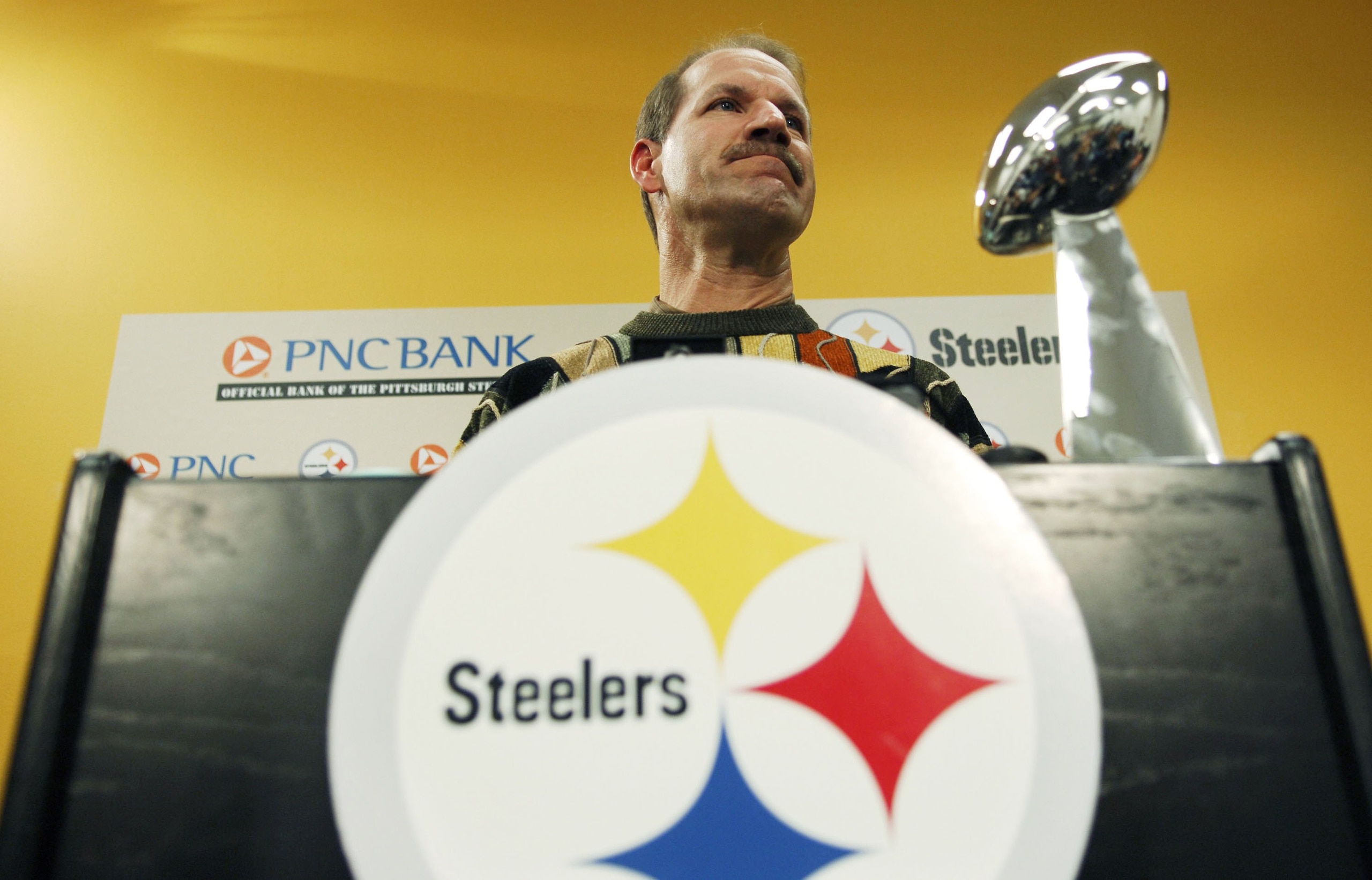 PITTSBURGH - JANUARY 5: Pittsburgh Steelers' Coach Bill Cowher announces his retirement during a press conference at the Pittsburgh Steelers' headquarters on January 5, 2007 in Pittsburgh, Pennsylvania.  (Photo by Jeff Swensen/Getty Images)