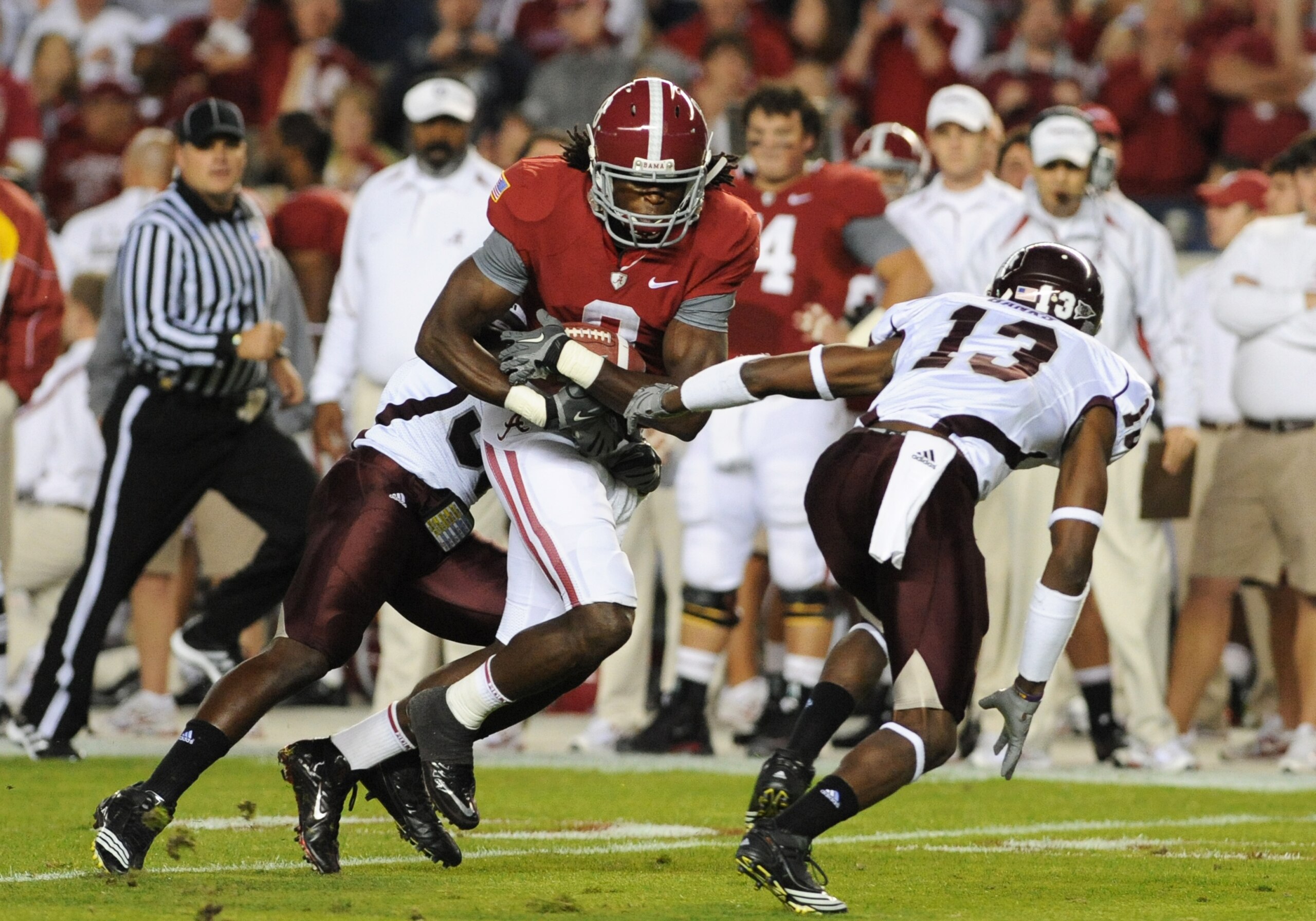 TUSCALOOSA, AL - NOVEMBER 13: Wide receiver Julio Jones #8 of the Alabama Crimson Tide grabs a pass against the Mississippi State Bulldogs November 13, 2010 at Bryant-Denny Stadium in Tuscaloosa, Alabama.  (Photo by Al Messerschmidt/Getty Images)