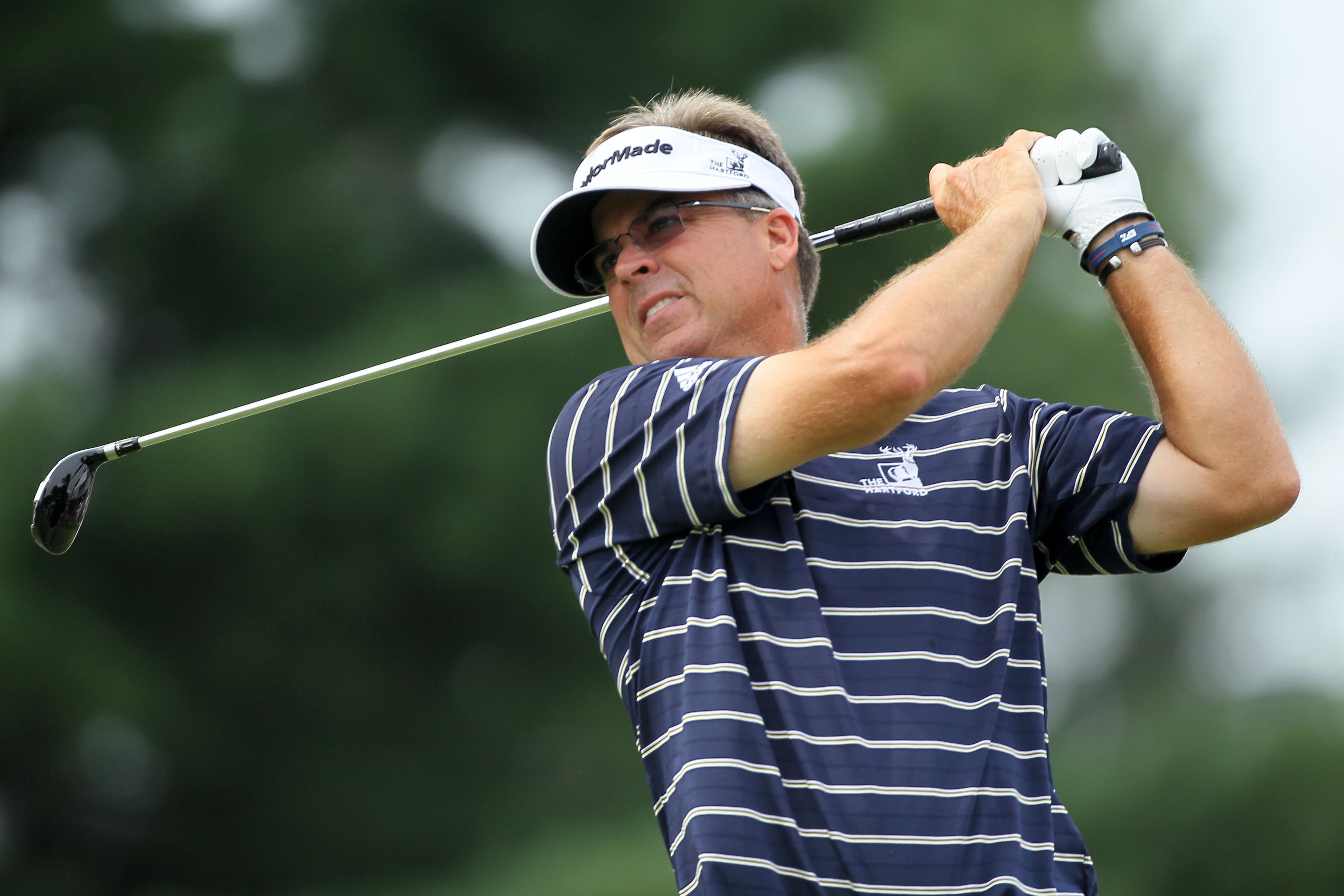 AKRON, OH - AUGUST 08:  Kenny Perry plays his tee shot on the 17th hole during the final round of the World Golf Championships - Bridgestone Invitational on the South Course at Firestone Country Club on August 8, 2010 in Akron, Ohio.  (Photo by Andy Lyons