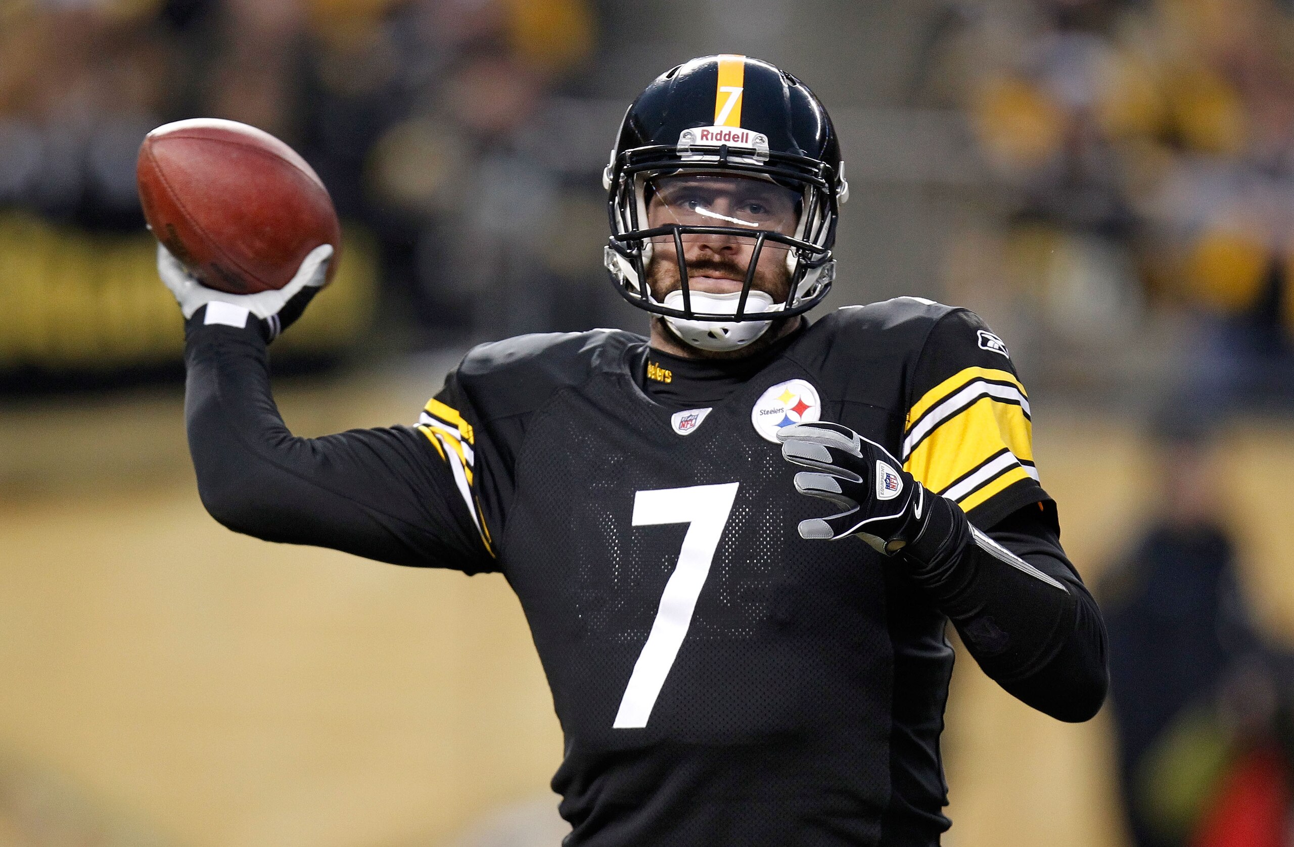 PITTSBURGH, PA - JANUARY 15: Quarterback Ben Roethlisberger #7 of the Pittsburgh Steelers throws a pass against the Baltimore Ravens in the AFC Divisional Playoff Game at Heinz Field on January 15, 2011 in Pittsburgh, Pennsylvania. (Photo by Gregory Sha PITTSBURGH, PA - JANUARY 15: Quarterback Ben Roethlisberger #7 of the Pittsburgh Steelers throws a pass against the Baltimore Ravens in the AFC Divisional Playoff Game at Heinz Field on January 15, 2011 in Pittsburgh, Pennsylvania. (Photo by Gregory Sha