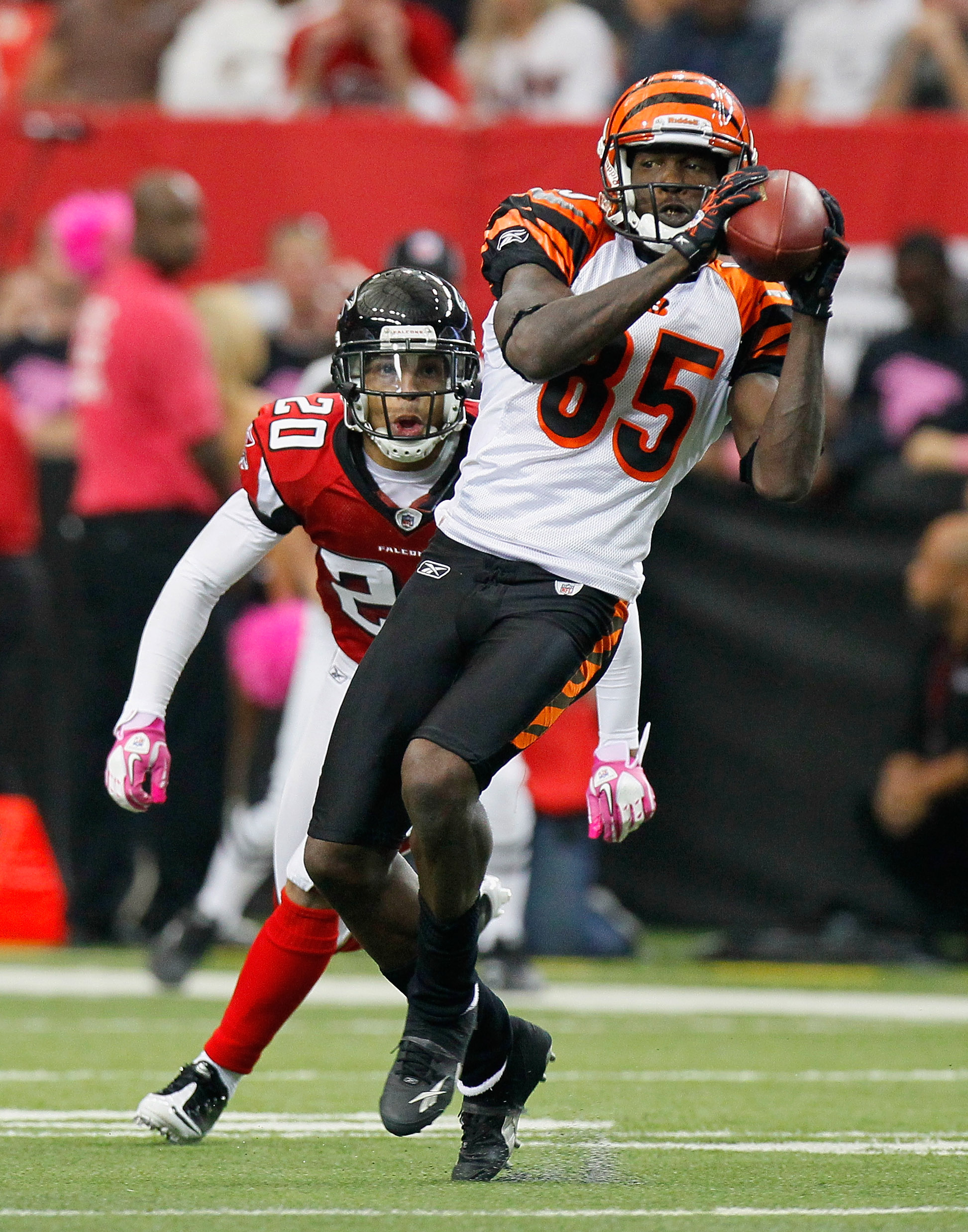 Former Bengals Wide Receiver Chad Ochocinco Makes New England Patriots  Debut - Cincy Jungle