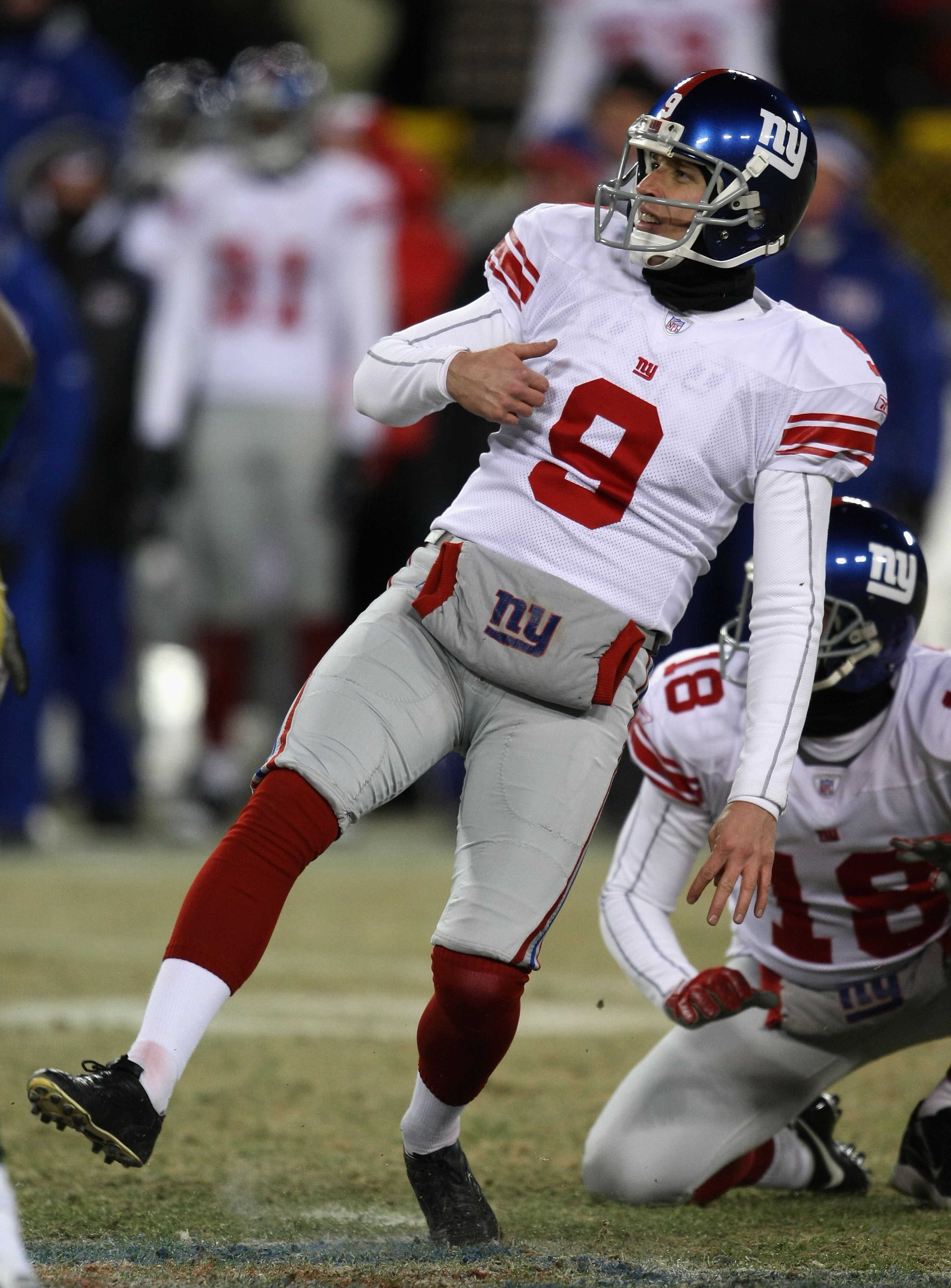 GREEN BAY, WI - JANUARY 20:  Kicker Lawrence Tynes #9 of the New York Giants watches his 18 yard feild goal miss at the end of the fourth quarter during the NFC championship game against the Green Bay Packers on January 20, 2008 at Lambeau Field in Green
