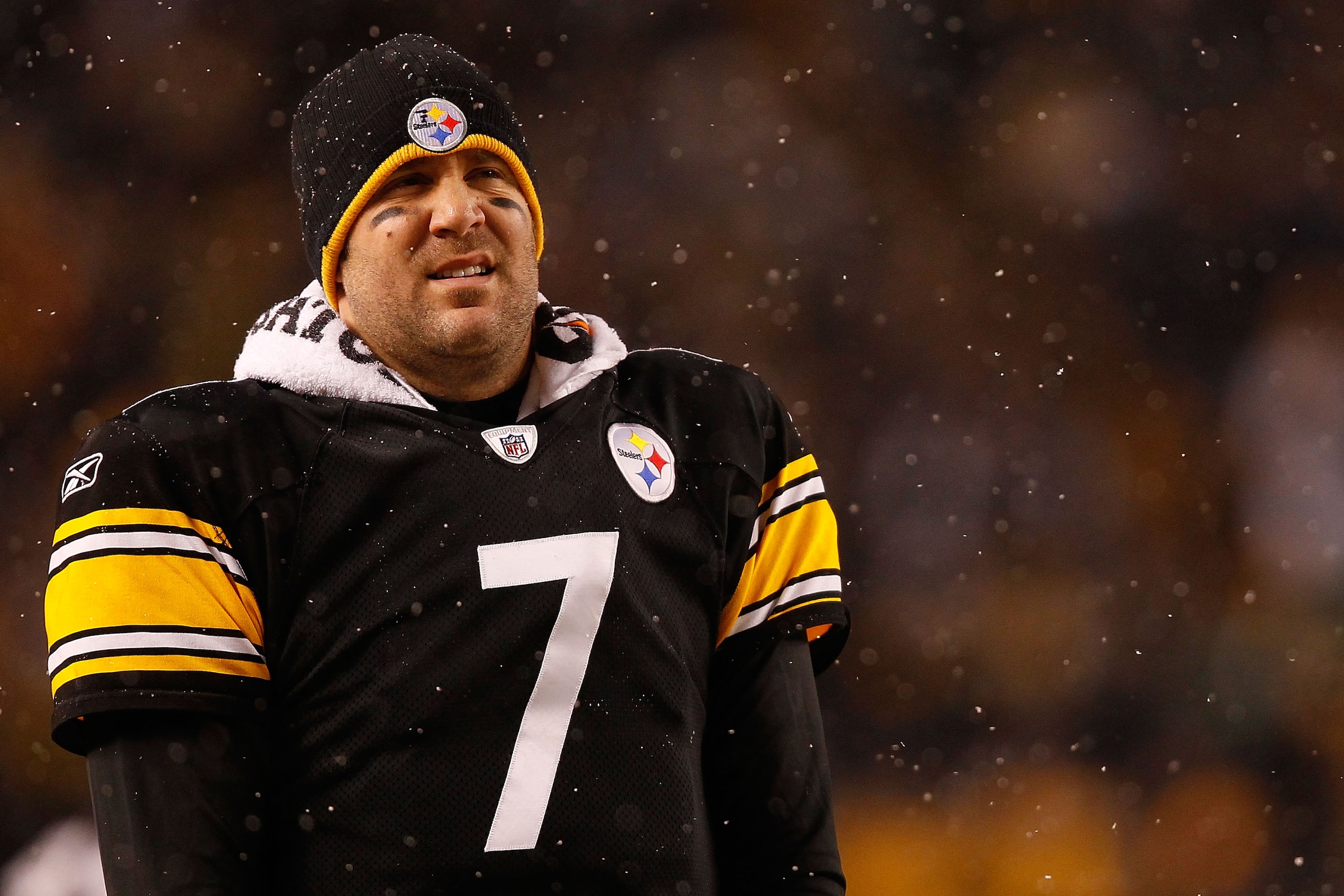 PITTSBURGH - DECEMBER 19: Ben Roethlisberger #7 of the Pittsburgh Steelers watches his team play against the New York Jets during the game on December 19, 2010 at Heinz Field in Pittsburgh, Pennsylvania. (Photo by Jared Wickerham/Getty Images) PITTSBURGH - DECEMBER 19: Ben Roethlisberger #7 of the Pittsburgh Steelers watches his team play against the New York Jets during the game on December 19, 2010 at Heinz Field in Pittsburgh, Pennsylvania. (Photo by Jared Wickerham/Getty Images)