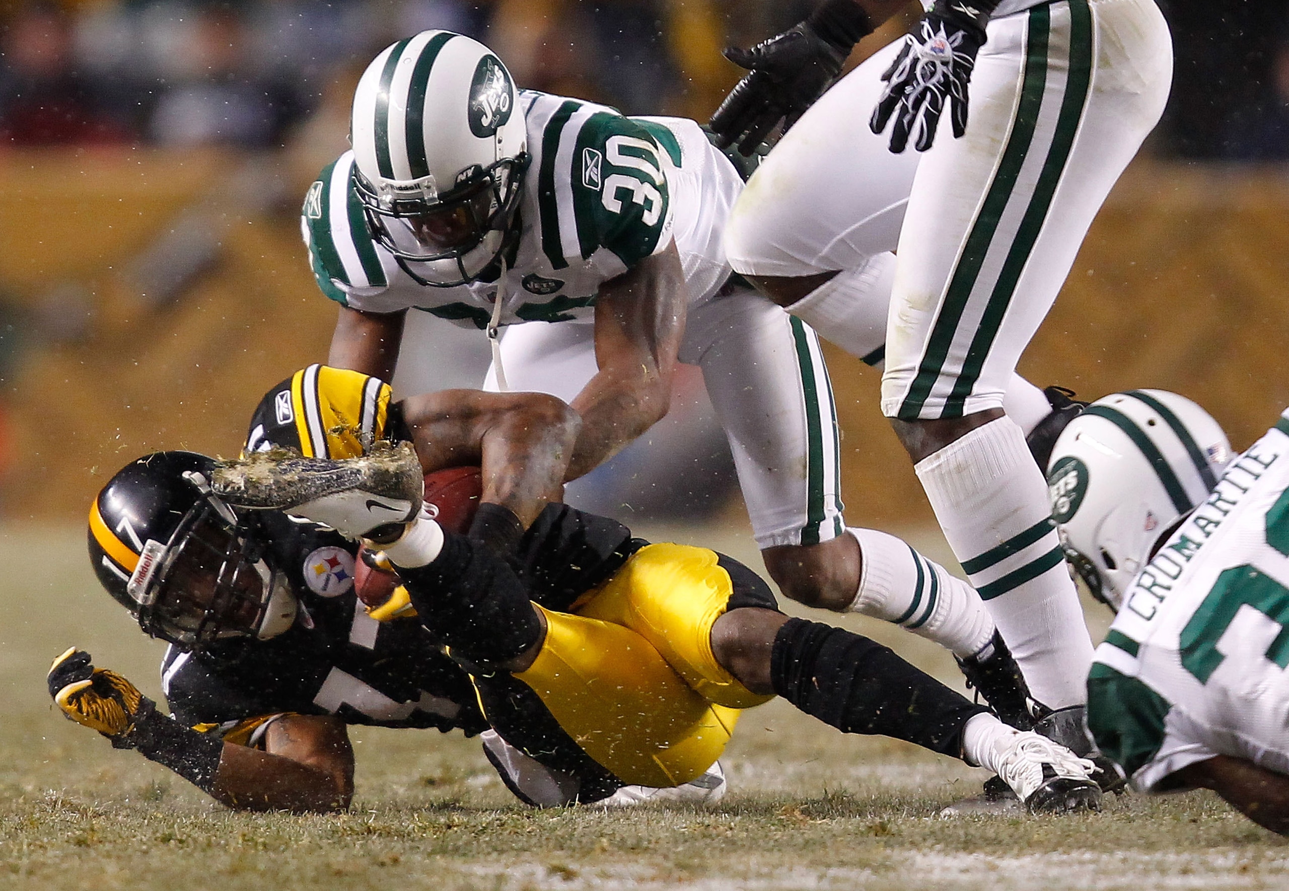 PITTSBURGH, PA - DECEMBER 19:  Drew Coleman #30 of the New York Jets makes a tackle on Mike Wallace #17 of the Pittsburgh Steelers during the game on December 19, 2010 at Heinz Field in Pittsburgh, Pennsylvania.  (Photo by Jared Wickerham/Getty Images)