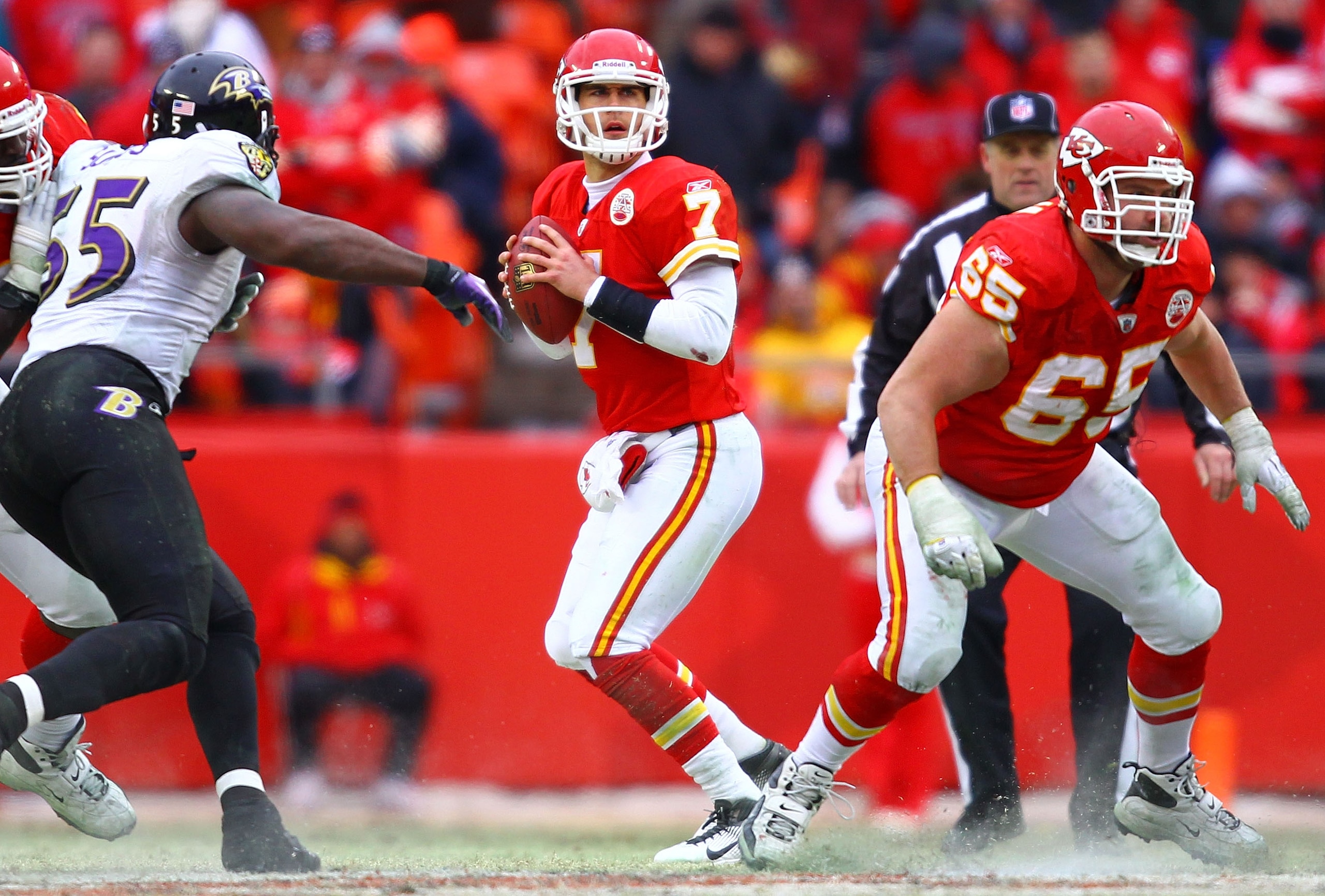 KANSAS CITY, MO - JANUARY 09:  Quarterback Matt Cassel #7 of the Kansas City Chiefs looks to pass against the Baltimore Ravens in their 2011 AFC wild card playoff game at Arrowhead Stadium on January 9, 2011 in Kansas City, Missouri.  (Photo by Dilip Vish