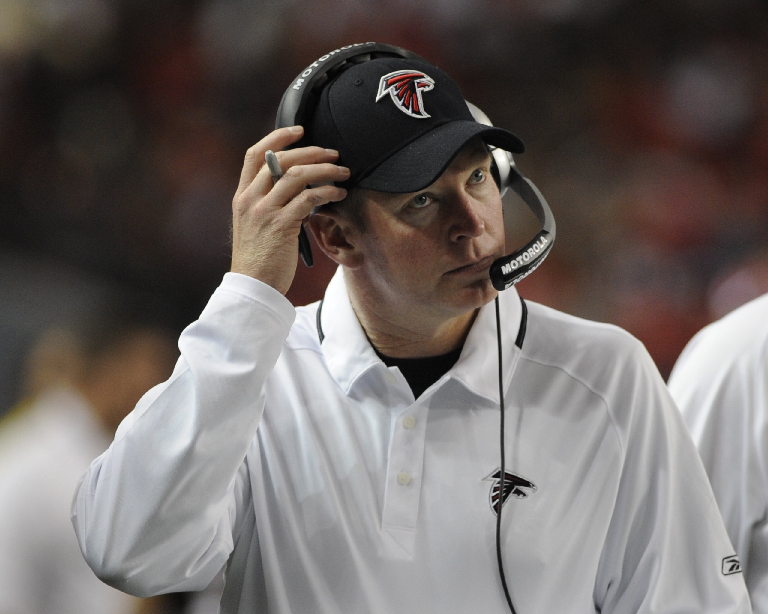 ATLANTA - DECEMBER 14:  Quarterbacks coach Bill Musgrave of the Atlanta Falcons directs play against the Tampa Bay Buccaneers  at the Georgia Dome on December 14, 2008 in Atlanta, Georgia.  (Photo by Al Messerschmidt/Getty Images)