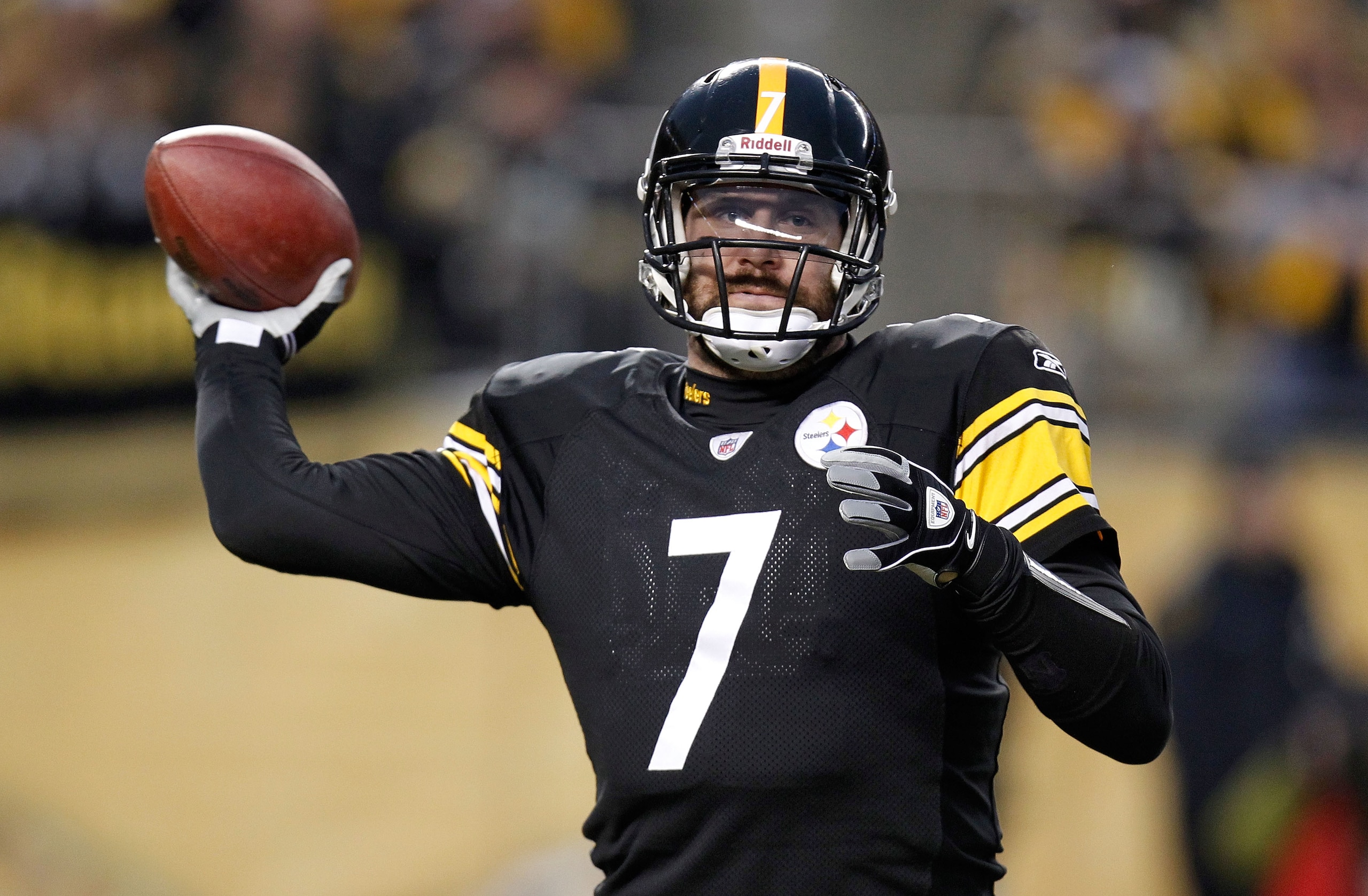 PITTSBURGH, PA - JANUARY 15:  Quarterback Ben Roethlisberger #7 of the Pittsburgh Steelers throws a pass against the Baltimore Ravens in the AFC Divisional Playoff Game at Heinz Field on January 15, 2011 in Pittsburgh, Pennsylvania.  (Photo by Gregory Sha