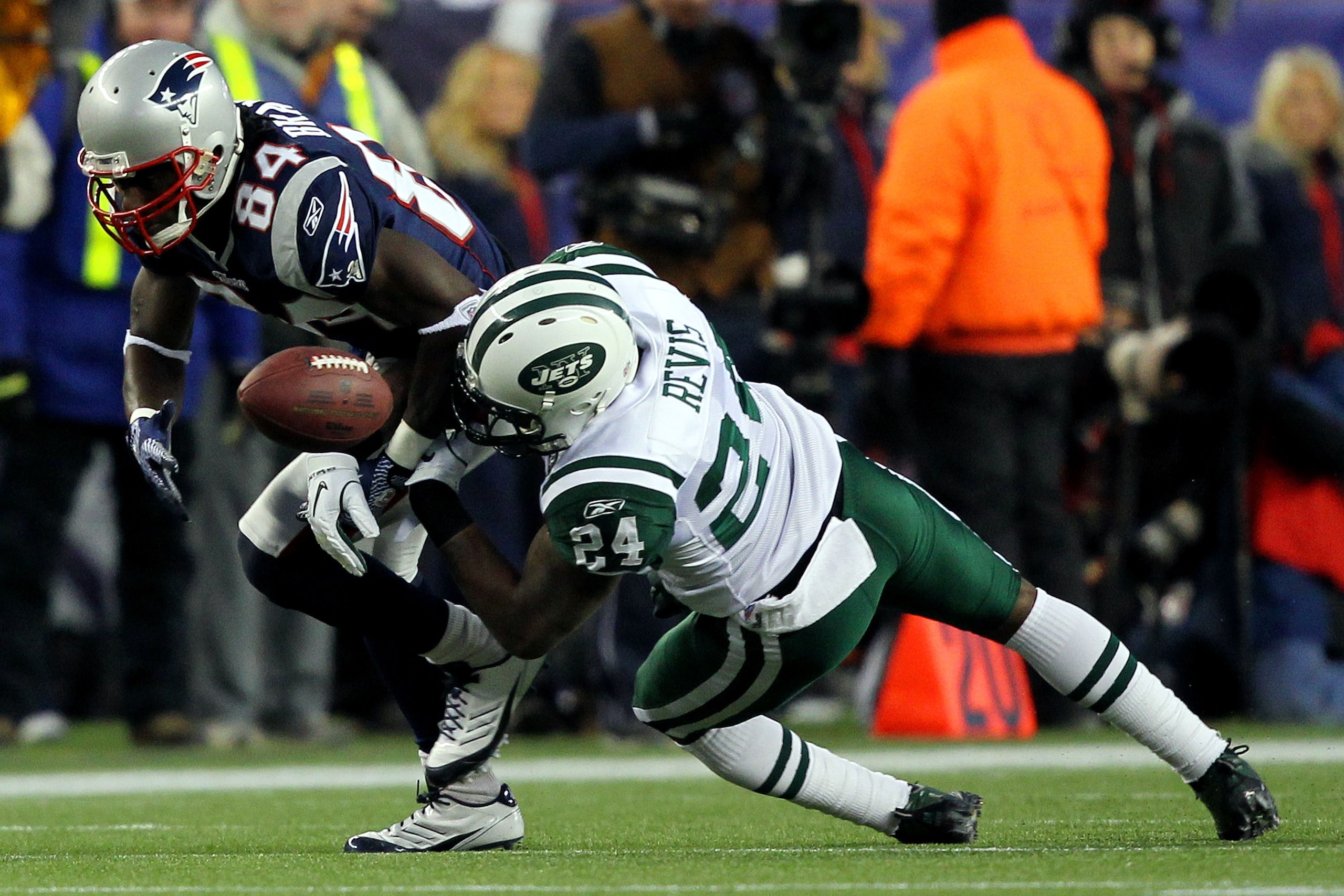 FOXBORO, MA - JANUARY 16:  Darrelle Revis #24 of the New York Jets breaks up a pass intended for Deion Branch #84 of the New England Patriots during their 2011 AFC divisional playoff game at Gillette Stadium on January 16, 2011 in Foxboro, Massachusetts. 