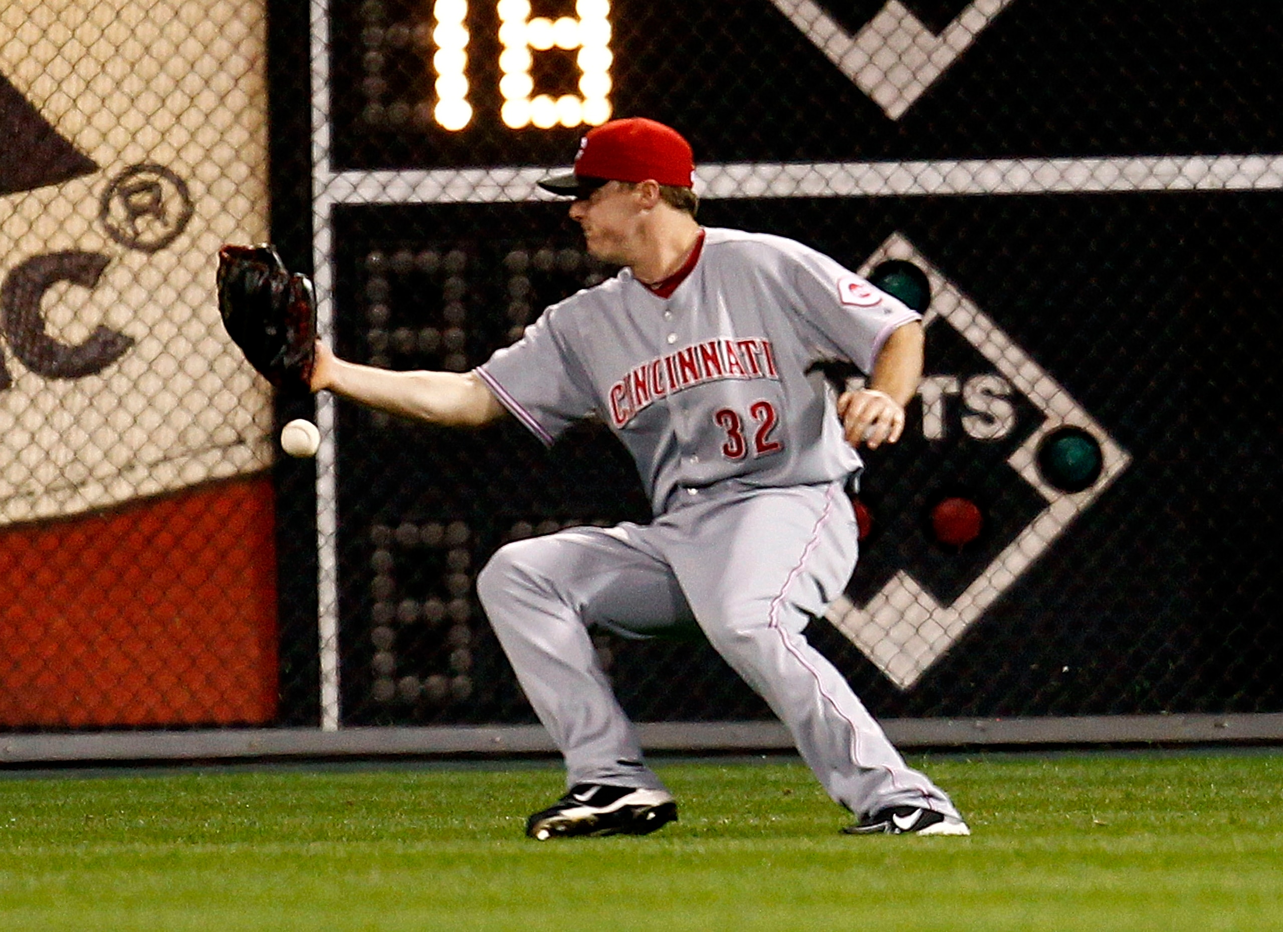 PHILADELPHIA - OCTOBER 08: Jay Bruce #32 of the Cincinnati Reds misplays a pop-up in Game 2 of the NLDS against the Philadelphia Phillies at Citizens Bank Park on October 8, 2010 in Philadelphia, Pennsylvania. (Photo by Jeff Zelevansky/Getty Images) PHILADELPHIA - OCTOBER 08: Jay Bruce #32 of the Cincinnati Reds misplays a pop-up in Game 2 of the NLDS against the Philadelphia Phillies at Citizens Bank Park on October 8, 2010 in Philadelphia, Pennsylvania. (Photo by Jeff Zelevansky/Getty Images)