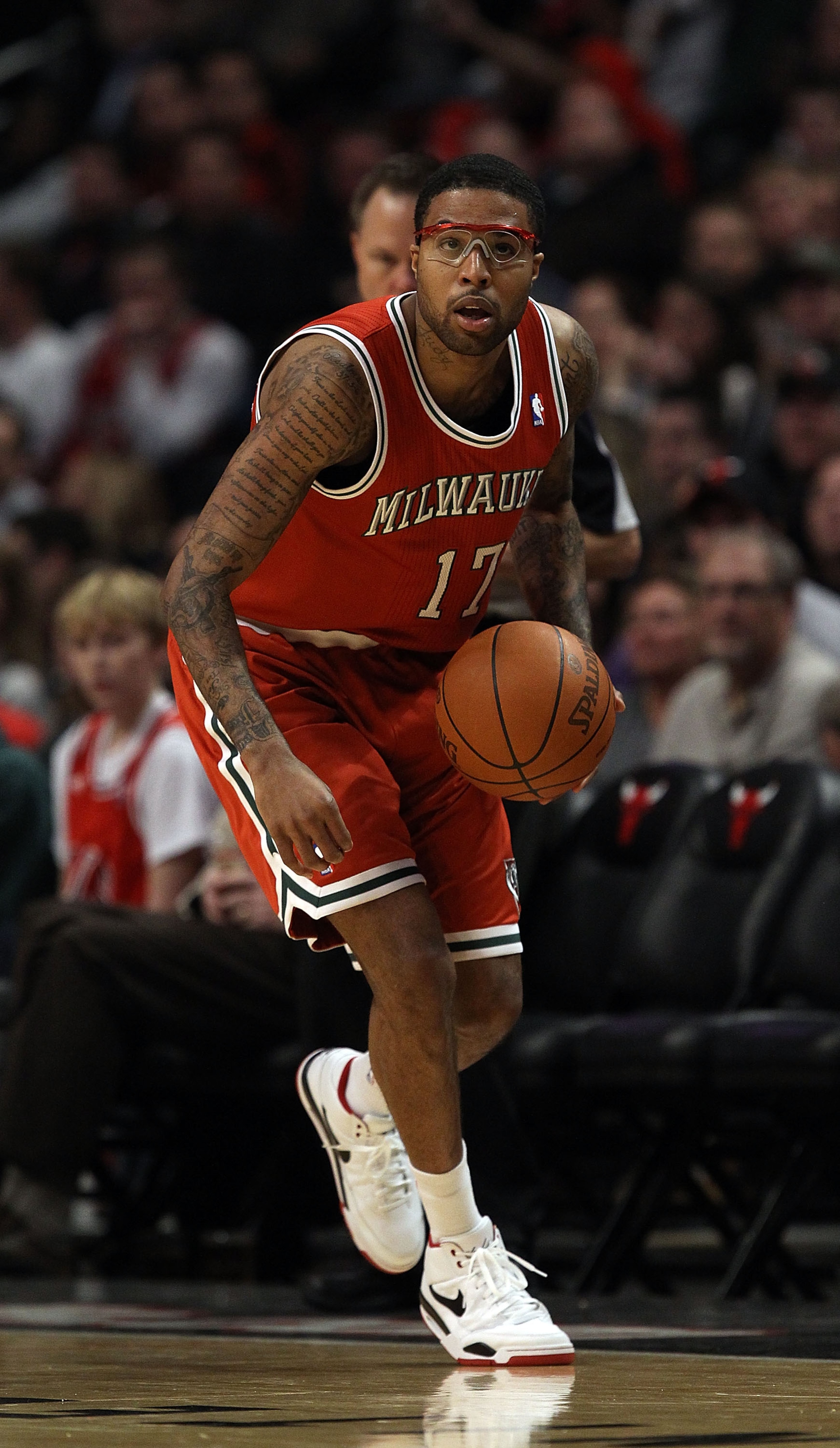 CHICAGO, IL - DECEMBER 28: Chris Douglas-Roberts #17 of the Milwaukee Bucks controls the ball against the Chicago Bulls at the United Center on December 28, 2010 in Chicago, Illinois. The Bulls defeated the Bucks 90-77. NOTE TO USER: User expressly acknow CHICAGO, IL - DECEMBER 28: Chris Douglas-Roberts #17 of the Milwaukee Bucks controls the ball against the Chicago Bulls at the United Center on December 28, 2010 in Chicago, Illinois. The Bulls defeated the Bucks 90-77. NOTE TO USER: User expressly acknow