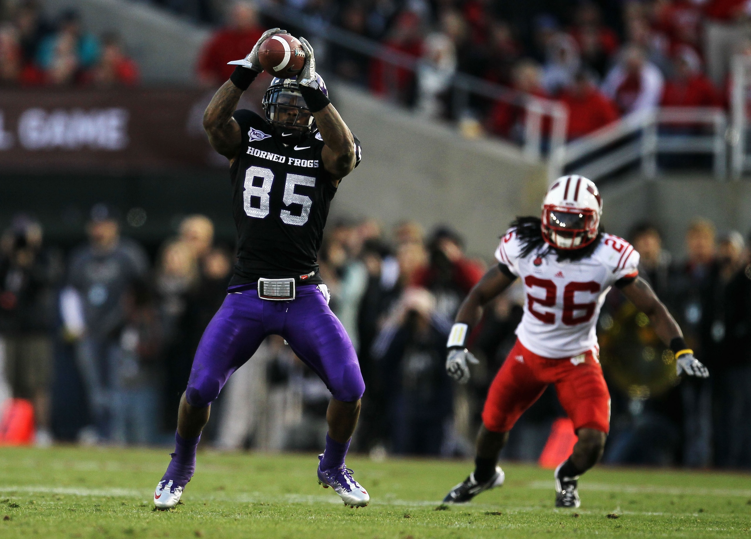 PASADENA, CA - JANUARY 01:  Wide receiver Jeremy Kerley #85 of the TCU Horned Frogs makes a catch against the Wisconsin Badgers during the 97th Rose Bowl game on January 1, 2011 in Pasadena, California.  (Photo by Stephen Dunn/Getty Images)