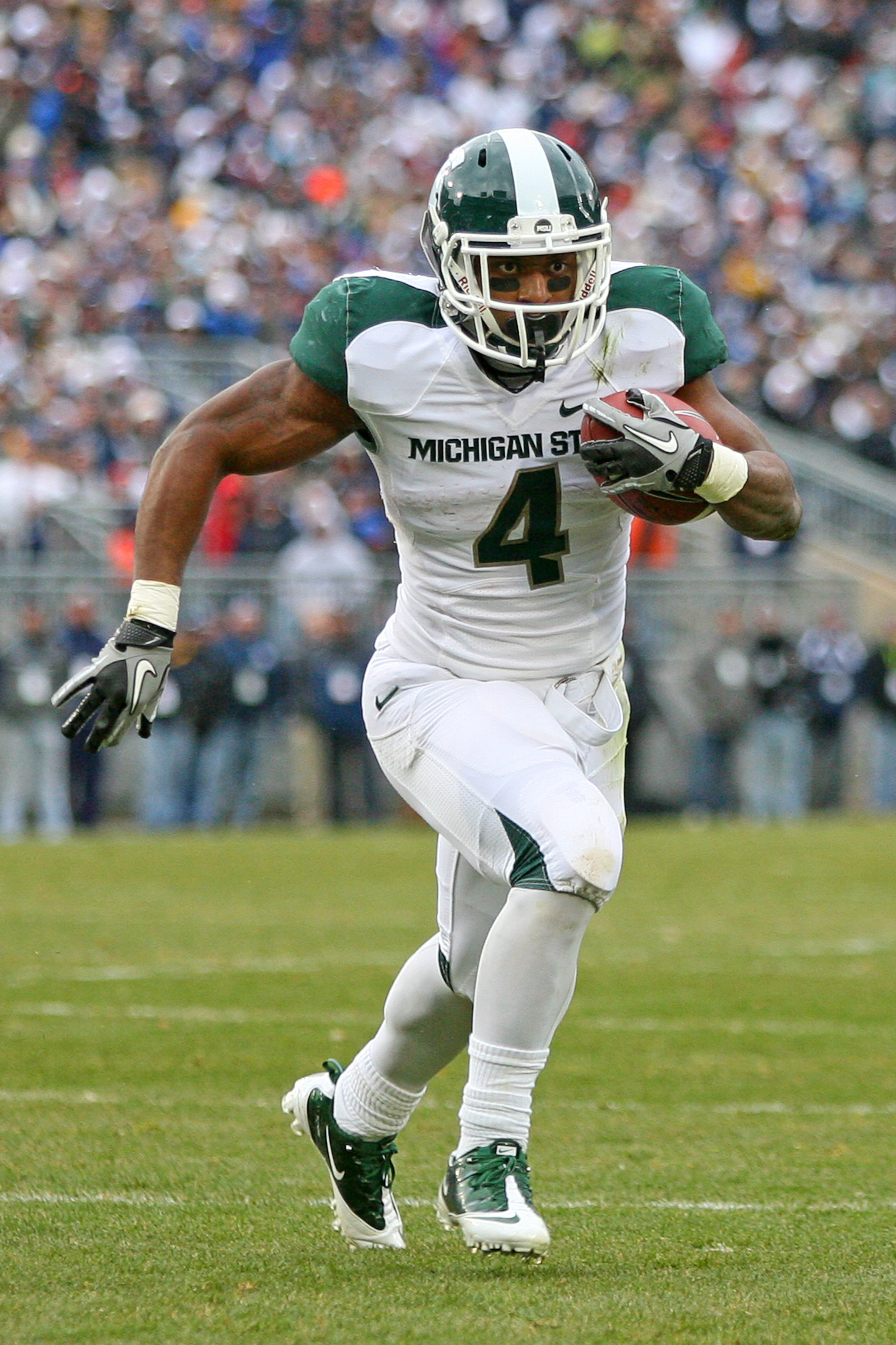 STATE COLLEGE, PA - NOVEMBER 27: Running back Edwin Baker #4 of the Michigan State Spartans carries the ball during a game against the Penn State Nittany Lions on November 27, 2010 at Beaver Stadium in State College, Pennsylvania. The Spartans won 28-22.( STATE COLLEGE, PA - NOVEMBER 27: Running back Edwin Baker #4 of the Michigan State Spartans carries the ball during a game against the Penn State Nittany Lions on November 27, 2010 at Beaver Stadium in State College, Pennsylvania. The Spartans won 28-22.(