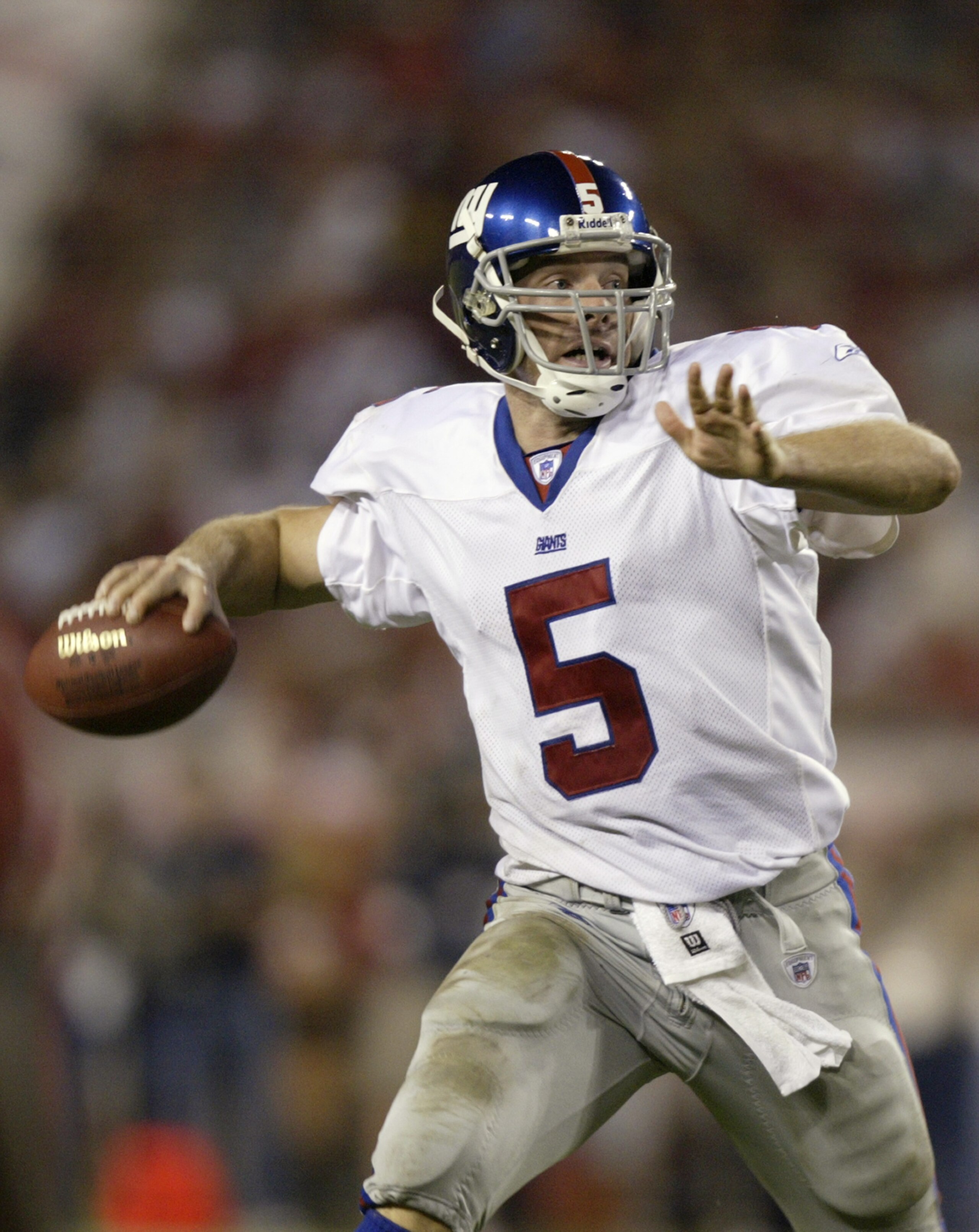 TAMPA, FL - NOVEMBER 24:  Kerry Collins #5 of the New York Giants passes against the Tampa Bay Buccaneers on November 24, 2003 at Raymond James Stadium in Tampa, Florida.  The Buccaneers defeated the Giants 19-13.  (Photo by Matthew Stockman/Getty Images)