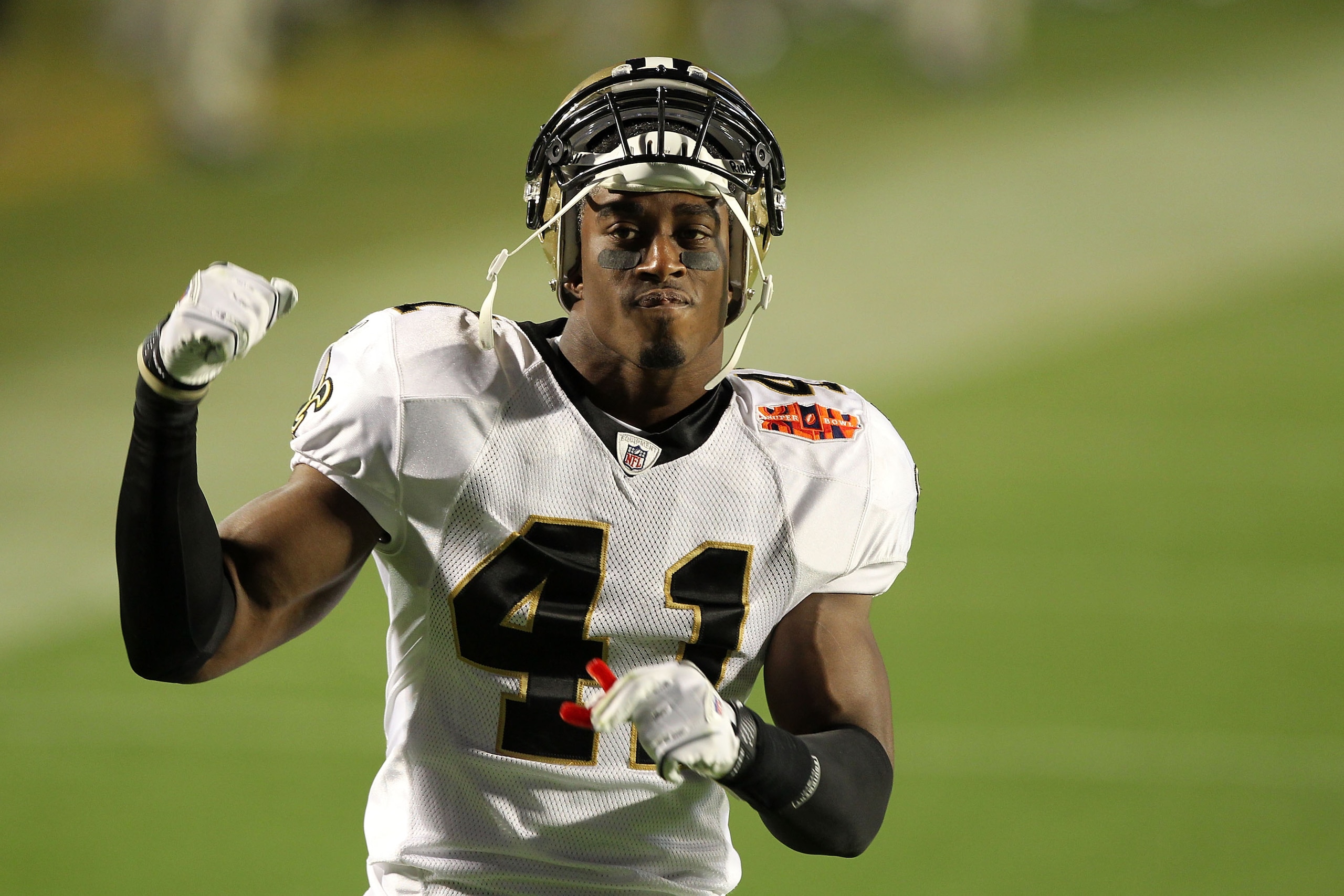 MIAMI GARDENS, FL - FEBRUARY 07:  Roman Harper #41 of the New Orleans Saints reacts to a play against the Indianapolis Colts during Super Bowl XLIV on February 7, 2010 at Sun Life Stadium in Miami Gardens, Florida.  (Photo by Ezra Shaw/Getty Images)