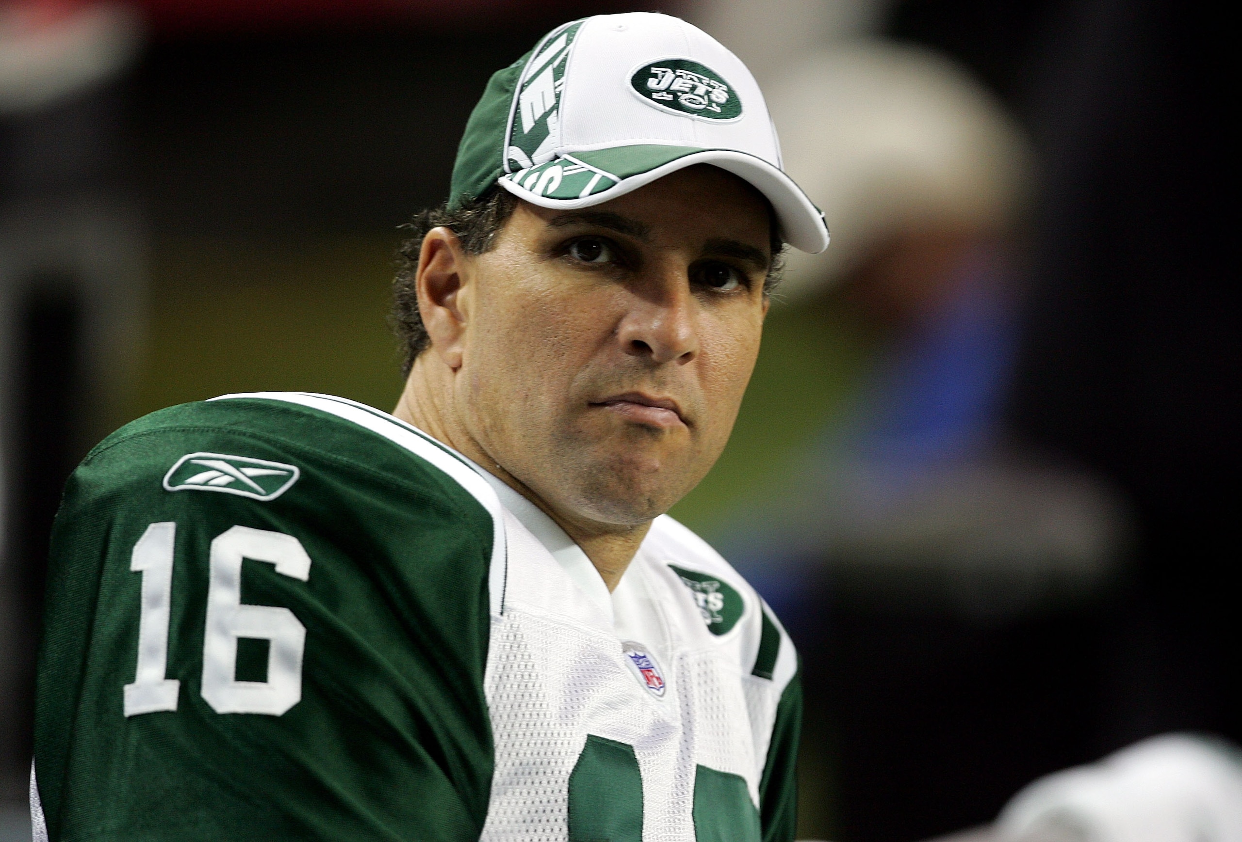 ATLANTA - OCTOBER 24:  Vinny Testaverde #16 of the New York Jets watches on from the sidelines during their game against the Atlanta Falcons on October 24, 2005 at the Georgia Dome in Atlanta, Georgia.  (Photo by Streeter Lecka/Getty Images)