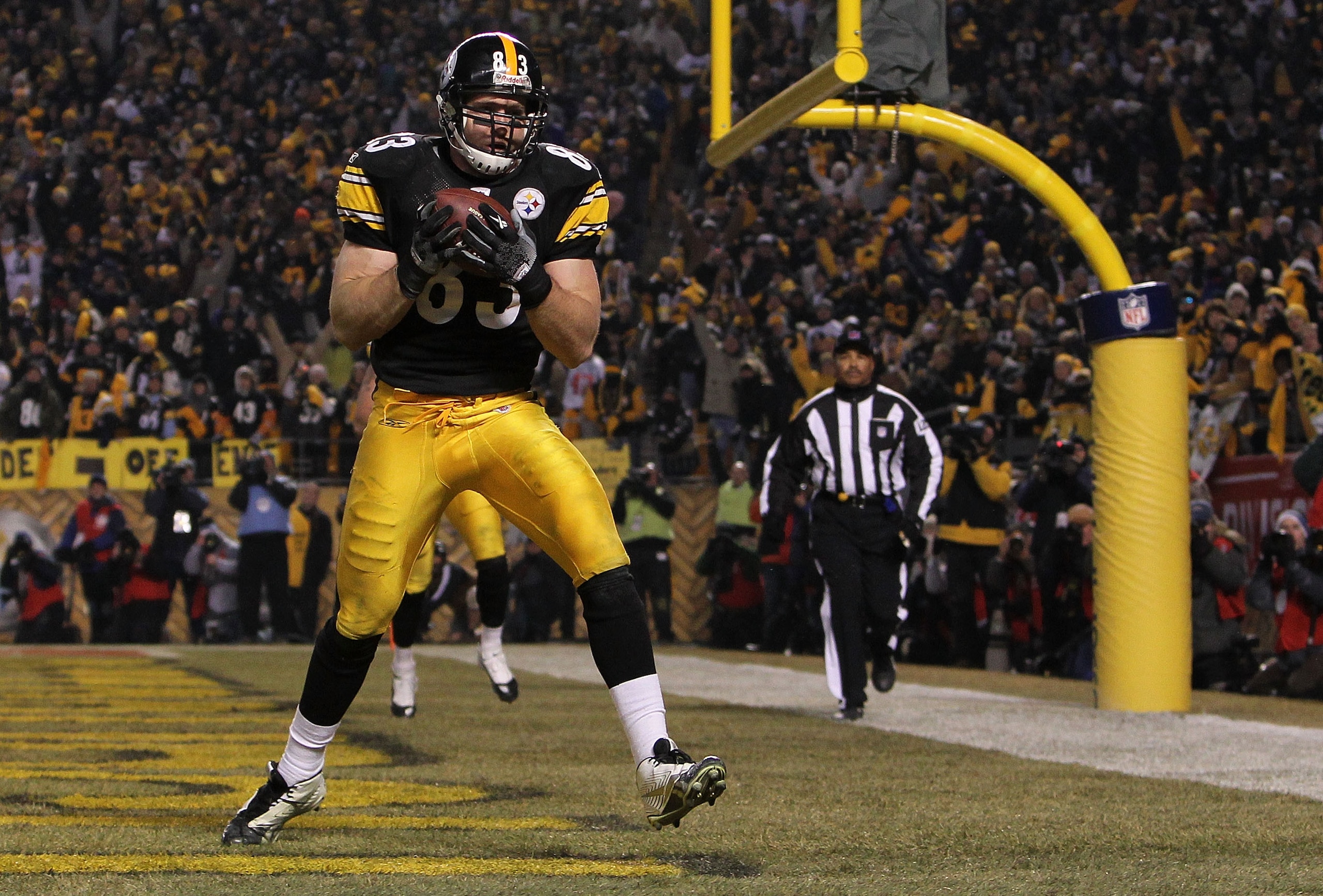 PITTSBURGH, PA - JANUARY 15: Tight end Heath Miller #83 of the Pittsburgh Steelers catches the ball for a touchdown against the Baltimore Ravens in the third quarter of the AFC Divisional Playoff Game at Heinz Field on January 15, 2011 in Pittsburgh, Penn PITTSBURGH, PA - JANUARY 15: Tight end Heath Miller #83 of the Pittsburgh Steelers catches the ball for a touchdown against the Baltimore Ravens in the third quarter of the AFC Divisional Playoff Game at Heinz Field on January 15, 2011 in Pittsburgh, Penn