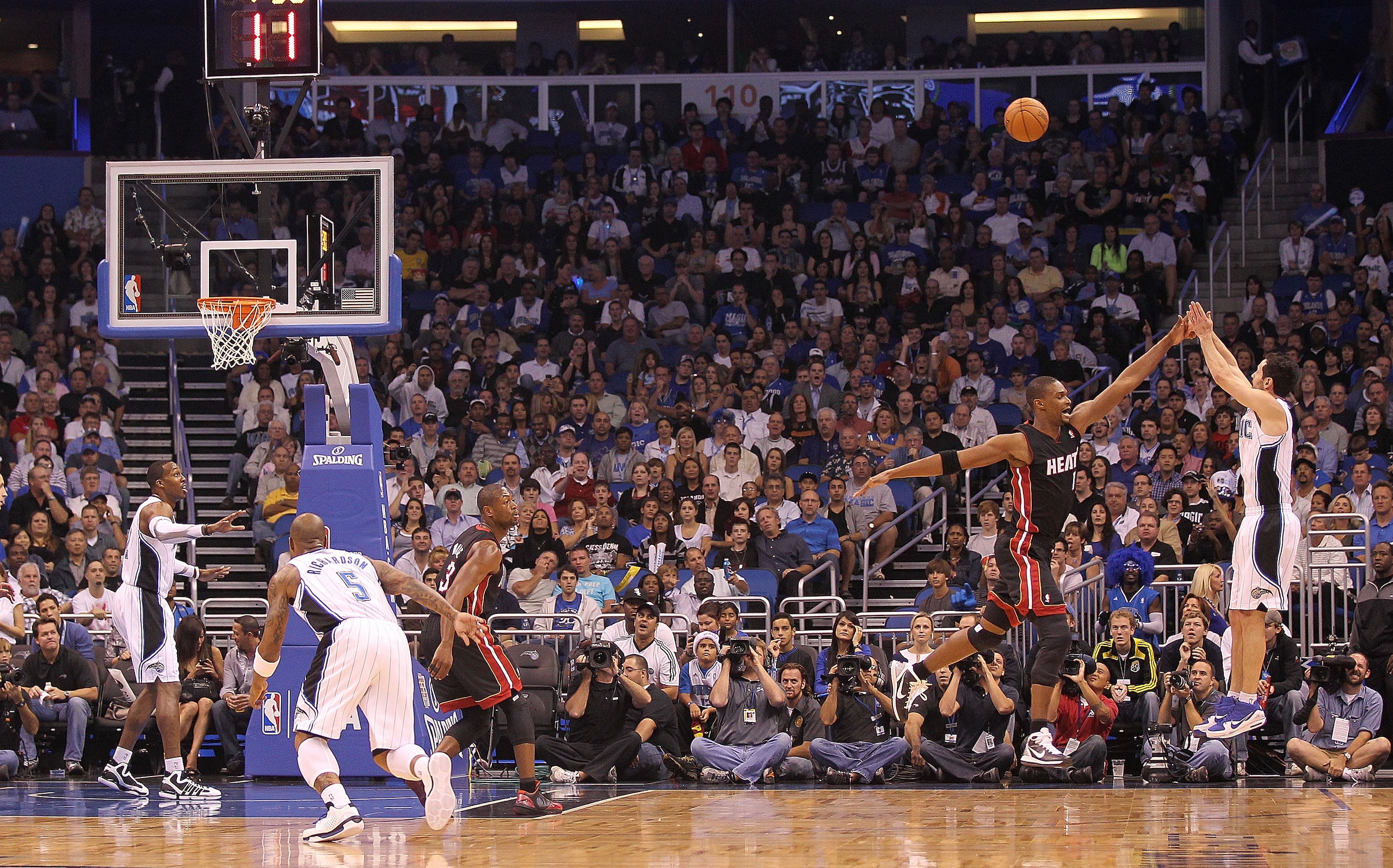 ORLANDO, FL - NOVEMBER 24: J.J. Reddick #7 of the Orlando Magic shoots over Chris Bosh #1 of the Miami Heat during a game at Amway Arena on November 24, 2010 in Orlando, Florida. NOTE TO USER: User expressly acknowledges and agrees that, by downloading a ORLANDO, FL - NOVEMBER 24: J.J. Reddick #7 of the Orlando Magic shoots over Chris Bosh #1 of the Miami Heat during a game at Amway Arena on November 24, 2010 in Orlando, Florida. NOTE TO USER: User expressly acknowledges and agrees that, by downloading a