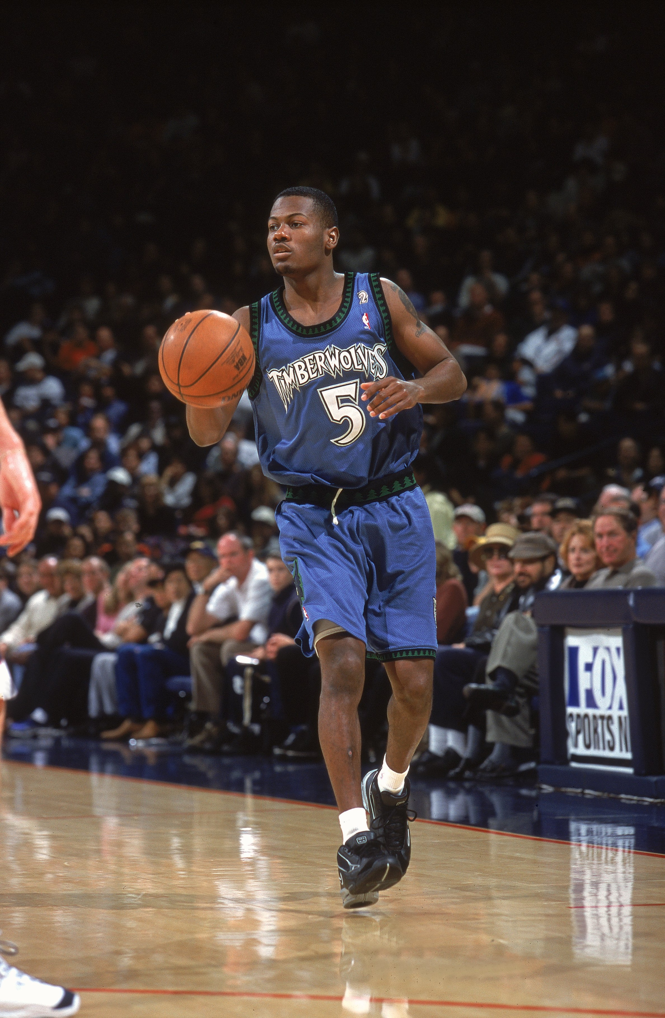 25 Nov 2000:  William Avery #5 of the Minnesota Timberwolves dribbles the ball during the game against the Golden State Warriors at the Network Associates Stadium in Oakland, California. The Warriors defeated the Timberwolves 114-93.   NOTE TO USER: It is