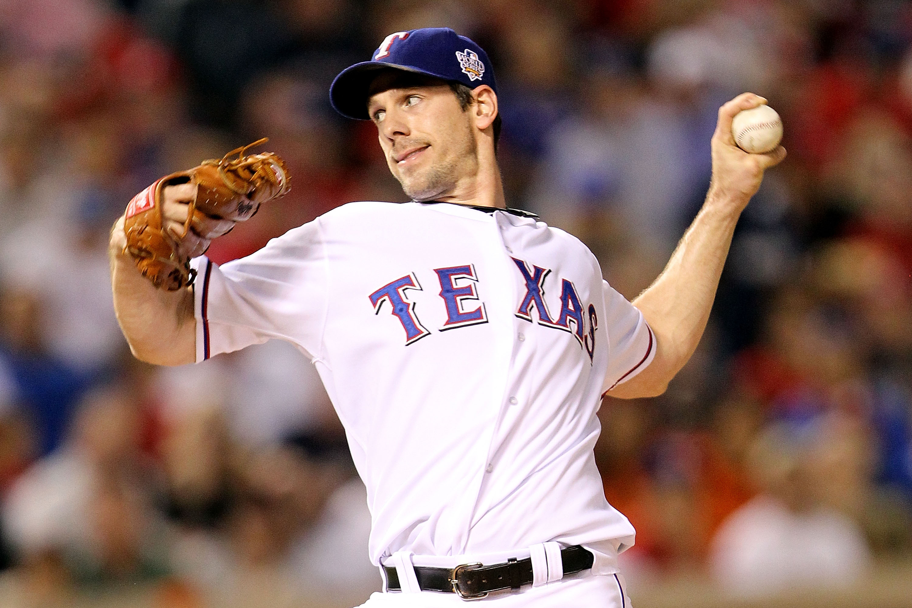 ARLINGTON, TX - NOVEMBER 01:  Cliff Lee #33 of the Texas Rangers pitches against the San Francisco Giants in Game Five of the 2010 MLB World Series at Rangers Ballpark in Arlington on November 1, 2010 in Arlington, Texas.  (Photo by Ronald Martinez/Getty