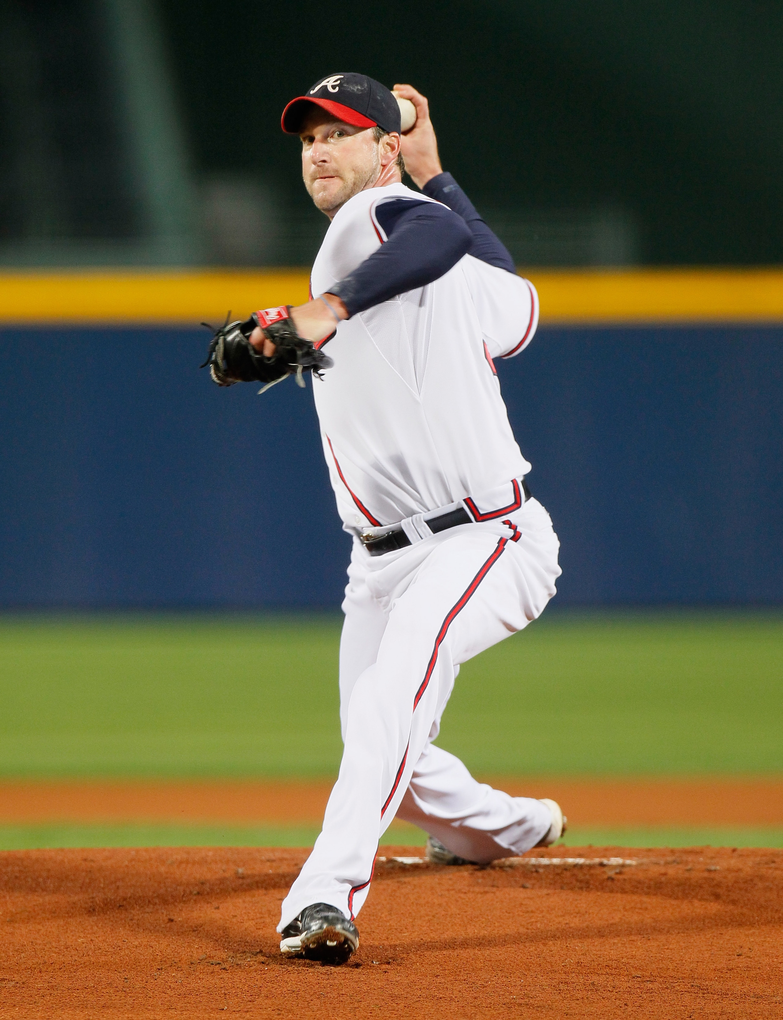 ATLANTA - OCTOBER 11:  Pitcher Derek Lowe #32 of the Atlanta Braves against the San Francisco Giants during Game Four of the NLDS of the 2010 MLB Playoffs at Turner Field on October 11, 2010 in Atlanta, Georgia.  (Photo by Kevin C. Cox/Getty Images)