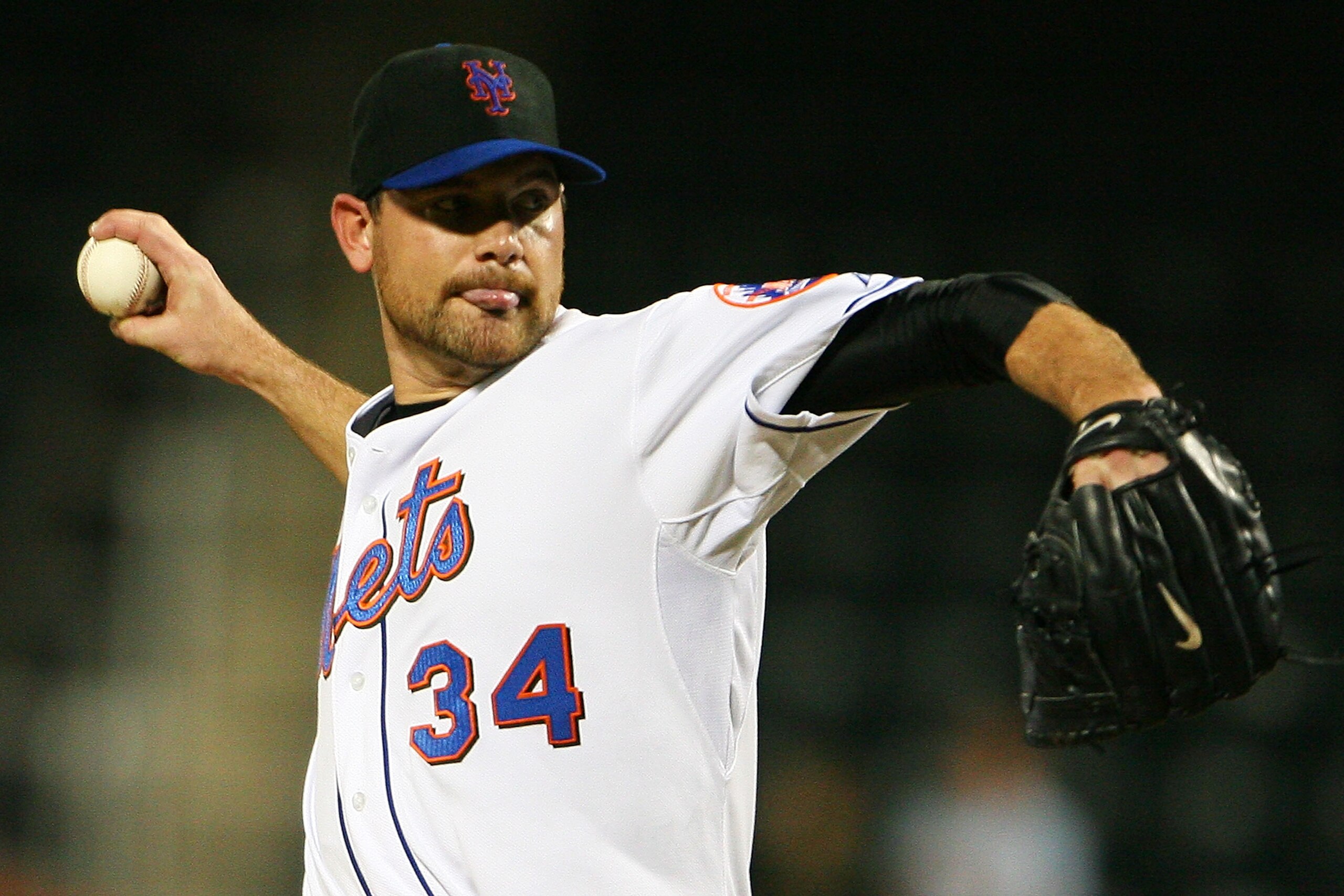 NEW YORK - SEPTEMBER 28:  Mike Pelfrey #34 of the New York Mets pitches against the Milwaukee Brewers on September 28, 2010 at Citi Field in the Flushing neighborhood of the Queens borough of New York City.  (Photo by Andrew Burton/Getty Images)