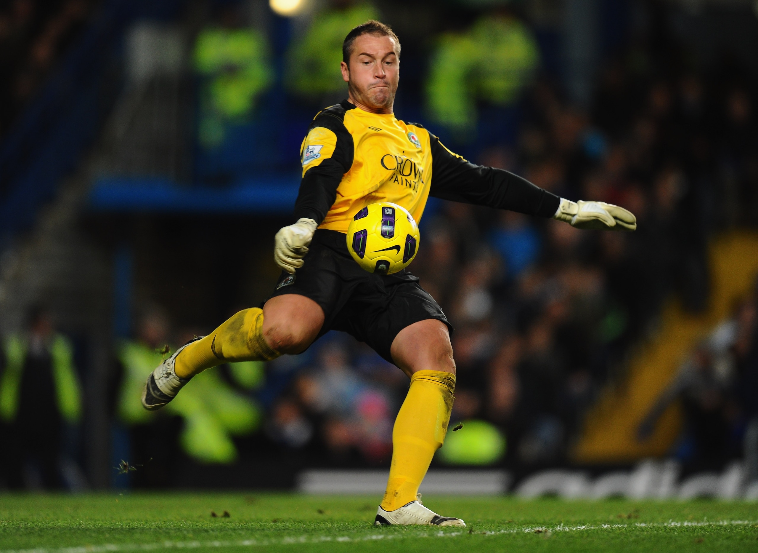 LONDON, ENGLAND - JANUARY 15:  Paul Robinson of Blackburn Rovers in action during the Barclays Premier League match between Chelsea and Blackburn Rovers at Stamford Bridge on January 15, 2011 in London, England.  (Photo by Mike Hewitt/Getty Images)
