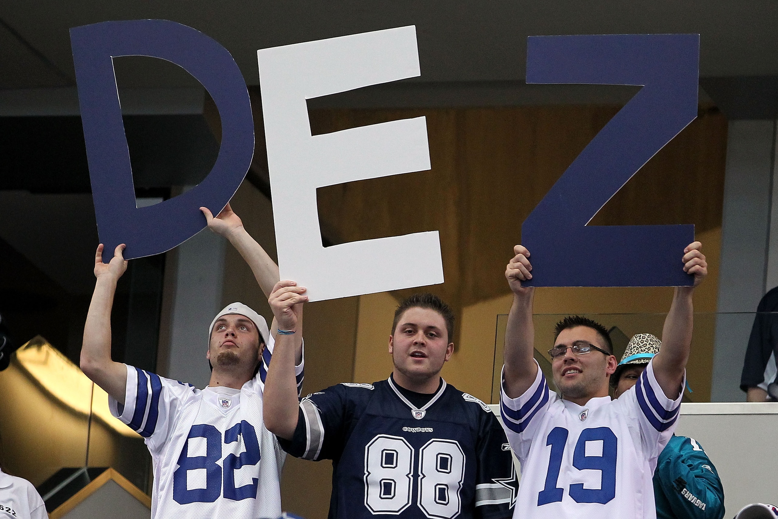 ARLINGTON, TX - OCTOBER 31:  Fans of the Dallas Cowboys hold up a sign in support of Dez Bryant #88 against the Jacksonville Jaguars at Cowboys Stadium on October 31, 2010 in Arlington, Texas.  (Photo by Chris Chambers/Getty Images)
