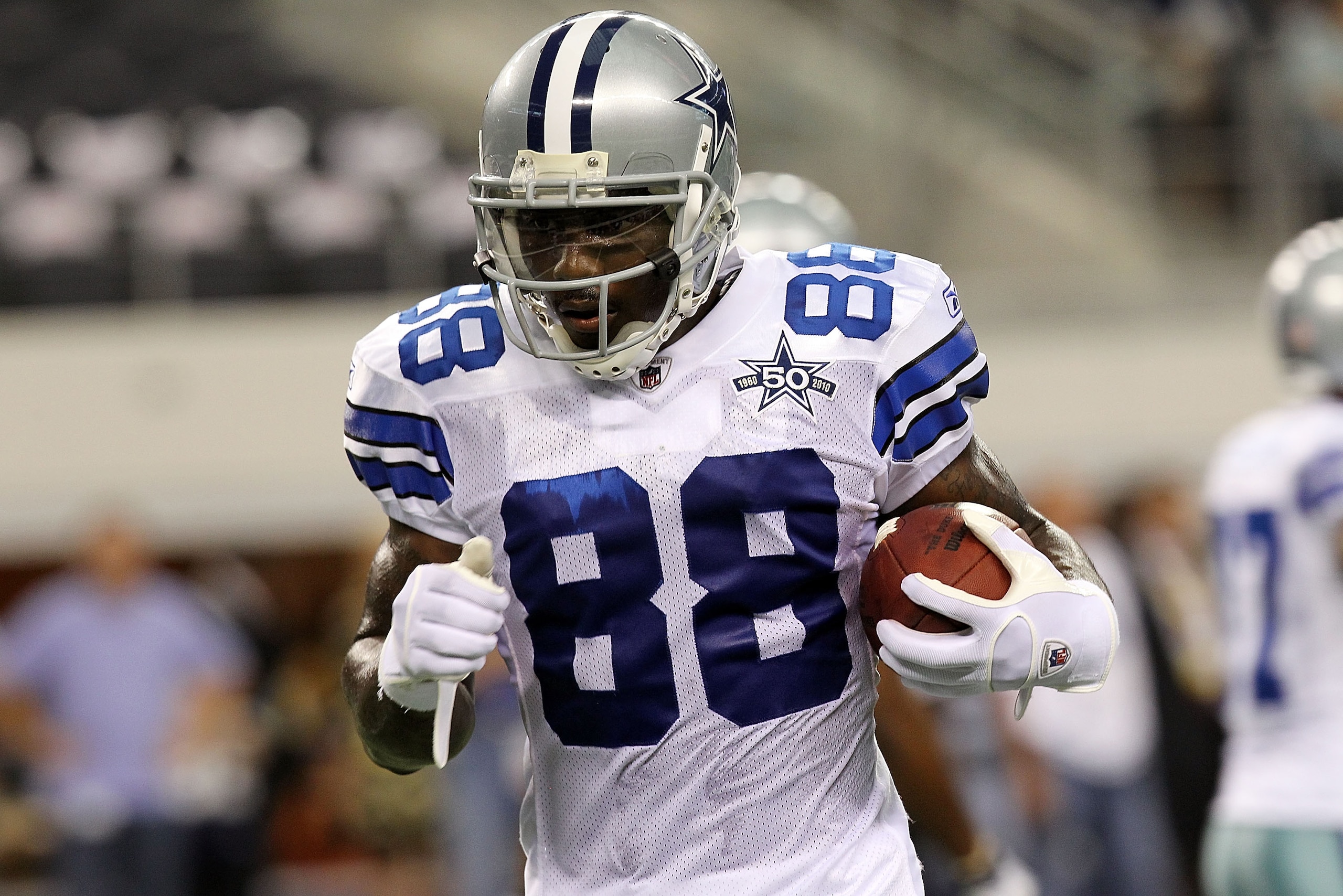 ARLINGTON, TX - SEPTEMBER 02:  Wide receiver Dez Bryant #88 of the Dallas Cowboys at Cowboys Stadium on September 2, 2010 in Arlington, Texas.  (Photo by Ronald Martinez/Getty Images)