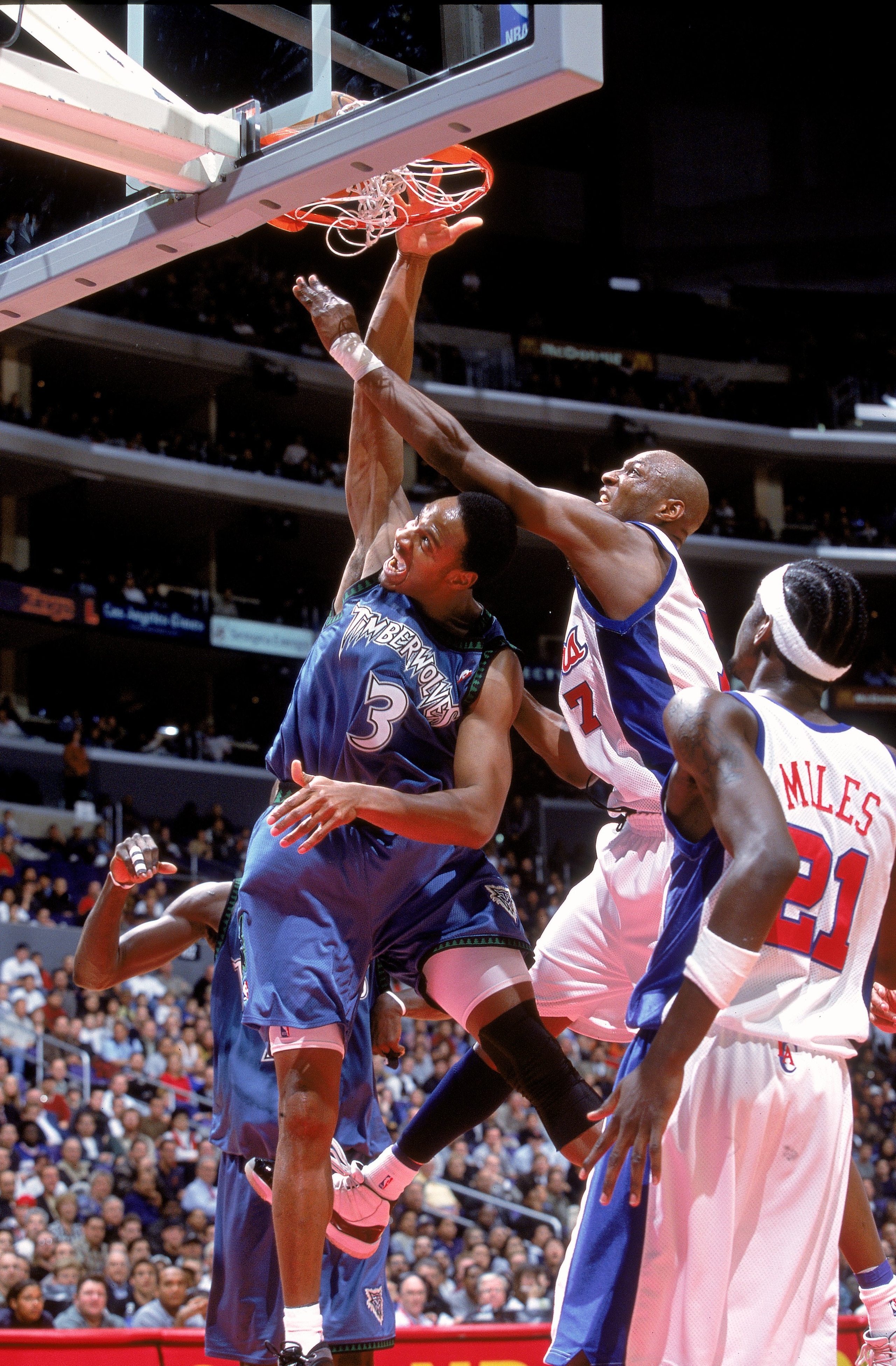 20 Dec 2000:  LaPhonso Ellis #3 of the Minnesota Timberwolves makes a slam dunk as he is blocked by Lamar Odom #7 of the Los Angeles Clippers at the STAPLES Center in Los Angeles, California.  The Clippers defeated the Timberwolves 103-97.    NOTE TO USER