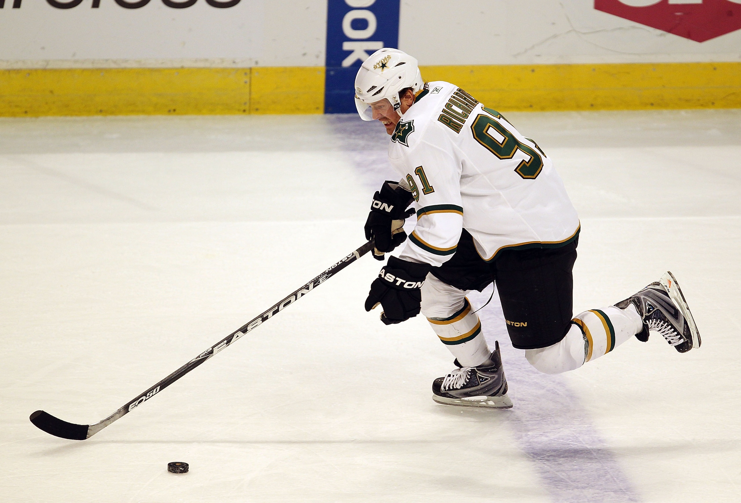 CHICAGO, IL - JANUARY 05: Brad Richards #91 of the Dallas Stars skates up the ice against the Chicago Blackhawks at the United Center on January 5, 2011 in Chicago, Illinois. The Stars defeated the Blackhawks 4-2. (Photo by Jonathan Daniel/Getty Images)