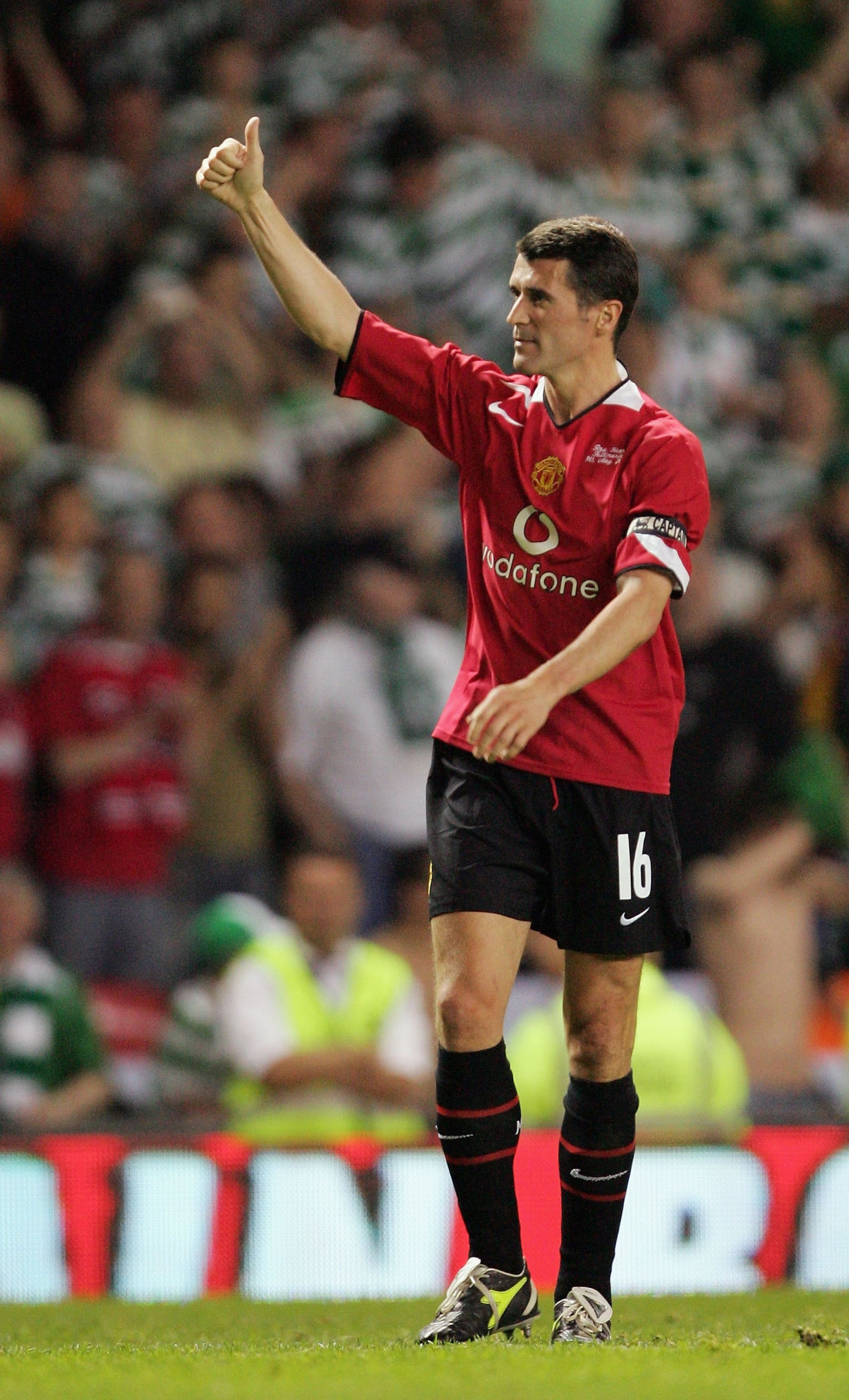 MANCHESTER, UNITED KINGDOM - MAY 09: Roy Keane of Celtic applauds the fans at the end of his Testimonial match between Manchester United and Celtic at Old Trafford on May 9, 2006 in Manchester, England.  (Photo by Laurence Griffiths/Getty Images)