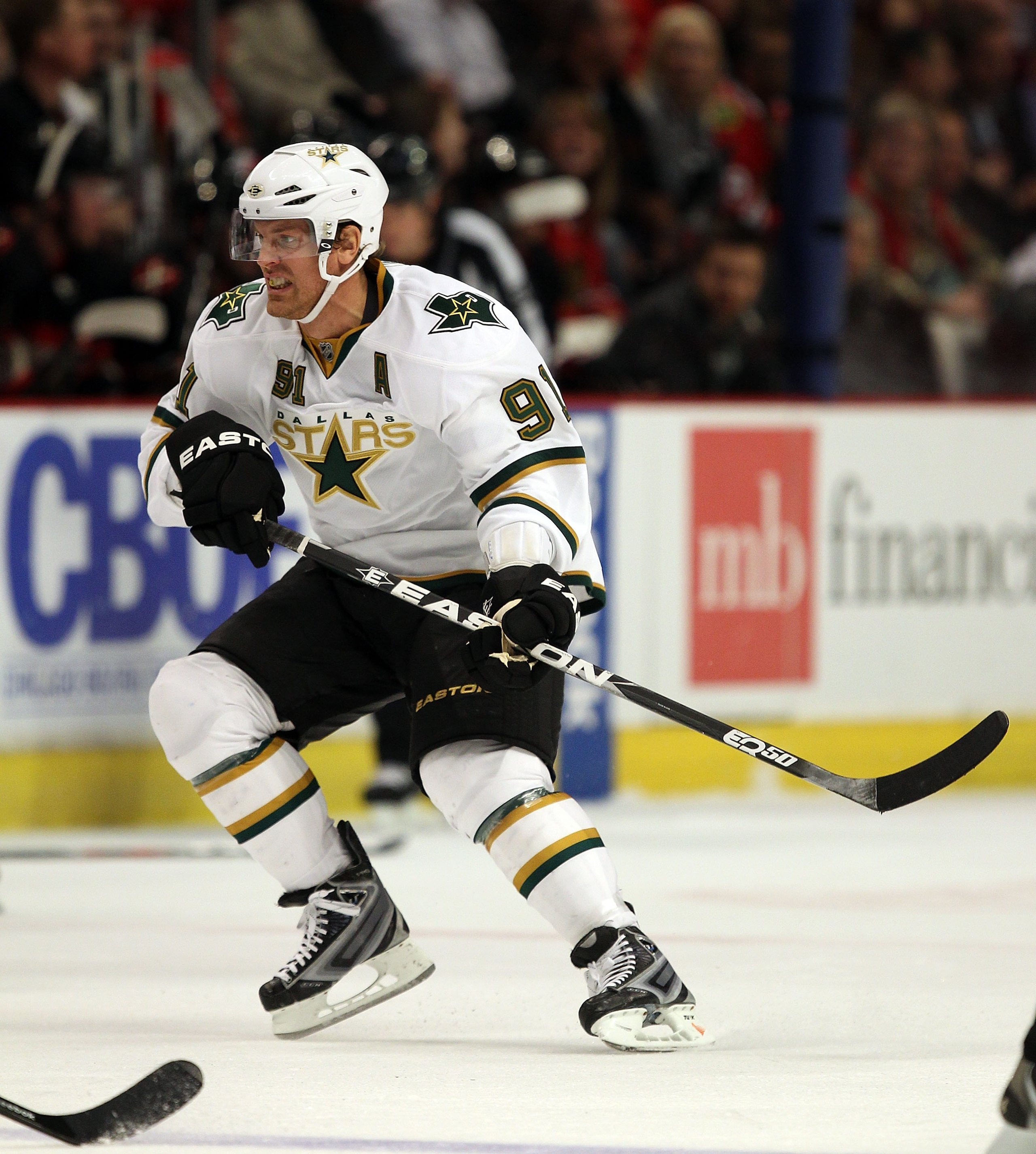 CHICAGO, IL - DECEMBER 08: Brad Richards #91 of the Dallas Stars skates against the Chicago Blackhawks at the United Center on December 8, 2010 in Chicago, Illinois. The Blackhawks defeated the Stars 5-3. (Photo by Jonathan Daniel/Getty Images)