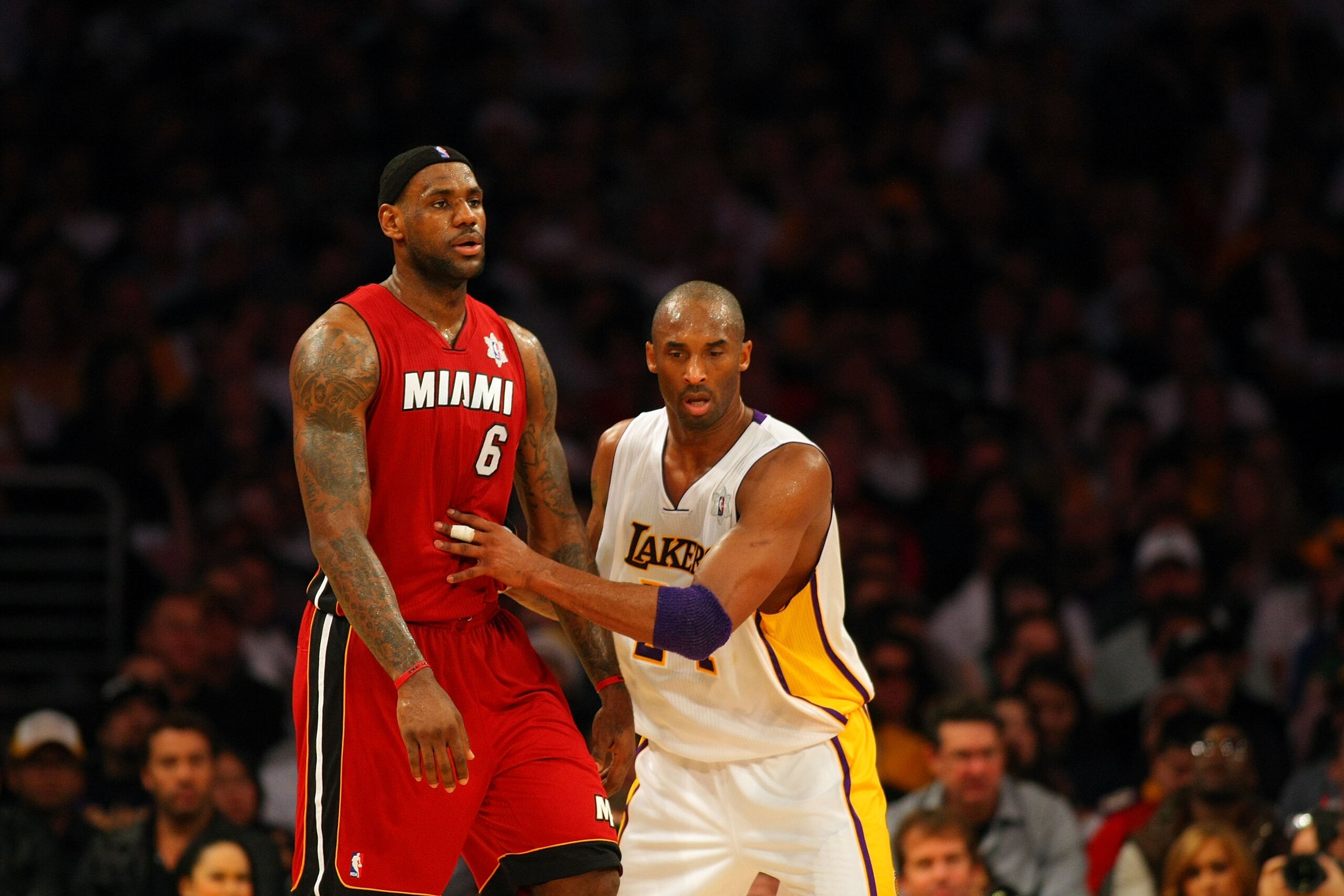 LOS ANGELES, CA - DECEMBER 25:  Kobe Bryant #24 of the Los Angeles Lakers defends LeBron James #6 of the Miami Heat during the NBA game at Staples Center on December 25, 2010 in Los Angeles, California. The Heat defeated the Lakers 96-80.  NOTE TO USER: U