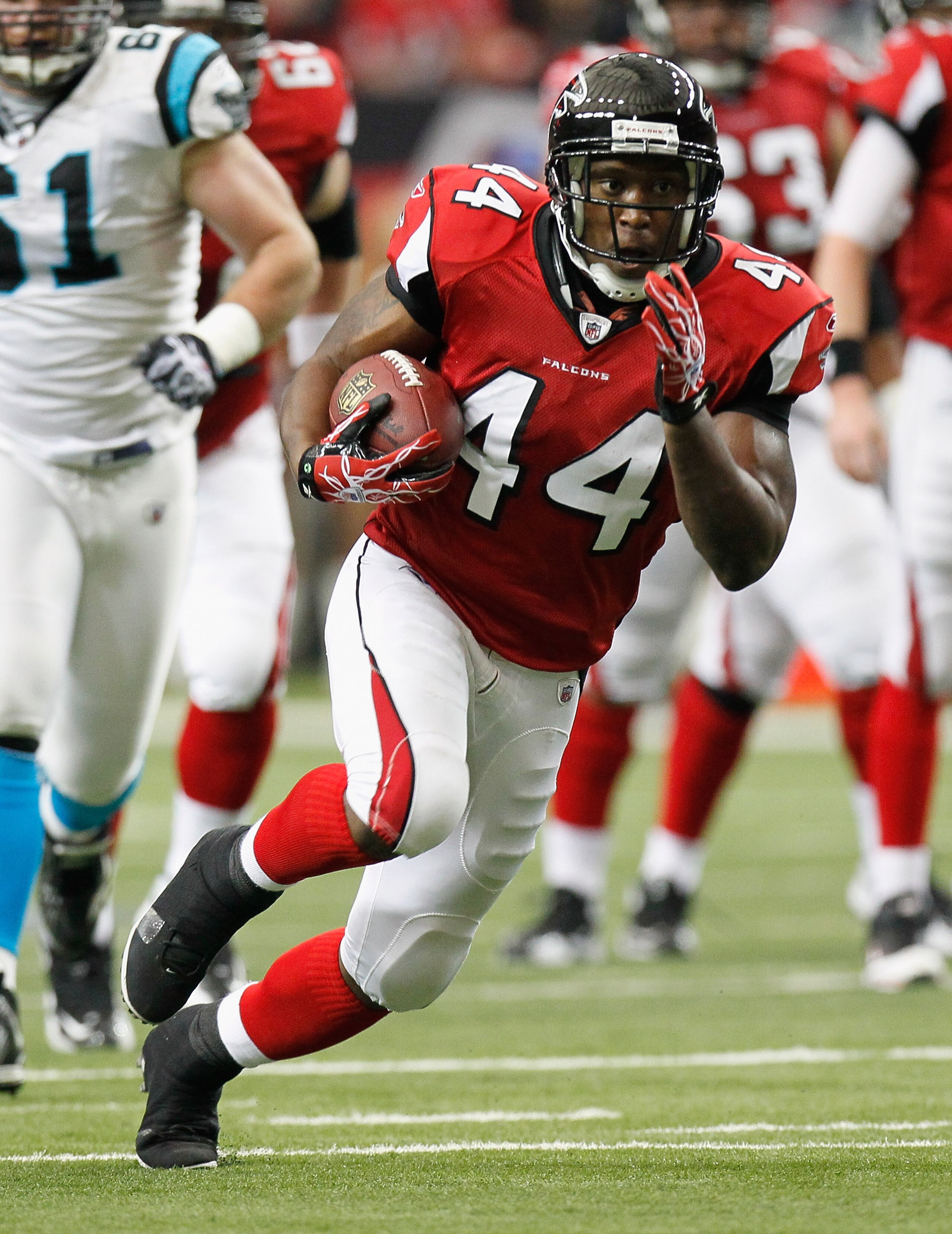ATLANTA, GA - JANUARY 02:  Jason Snelling #44 of the Atlanta Falcons against the Carolina Panthers at Georgia Dome on January 2, 2011 in Atlanta, Georgia.  (Photo by Kevin C. Cox/Getty Images)