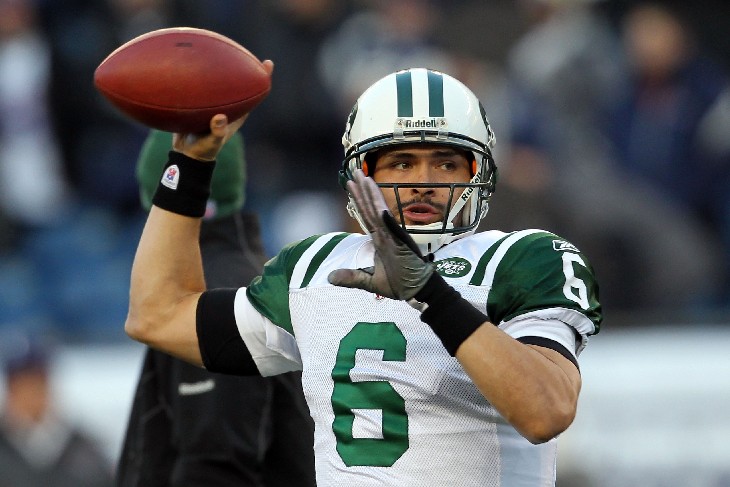 FOXBORO, MA - JANUARY 16:  Mark Sanchez #6 of the New York Jets warms up prior to their 2011 AFC divisional playoff game against the New England Patriots at Gillette Stadium on January 16, 2011 in Foxboro, Massachusetts.  (Photo by Jim Rogash/Getty Images